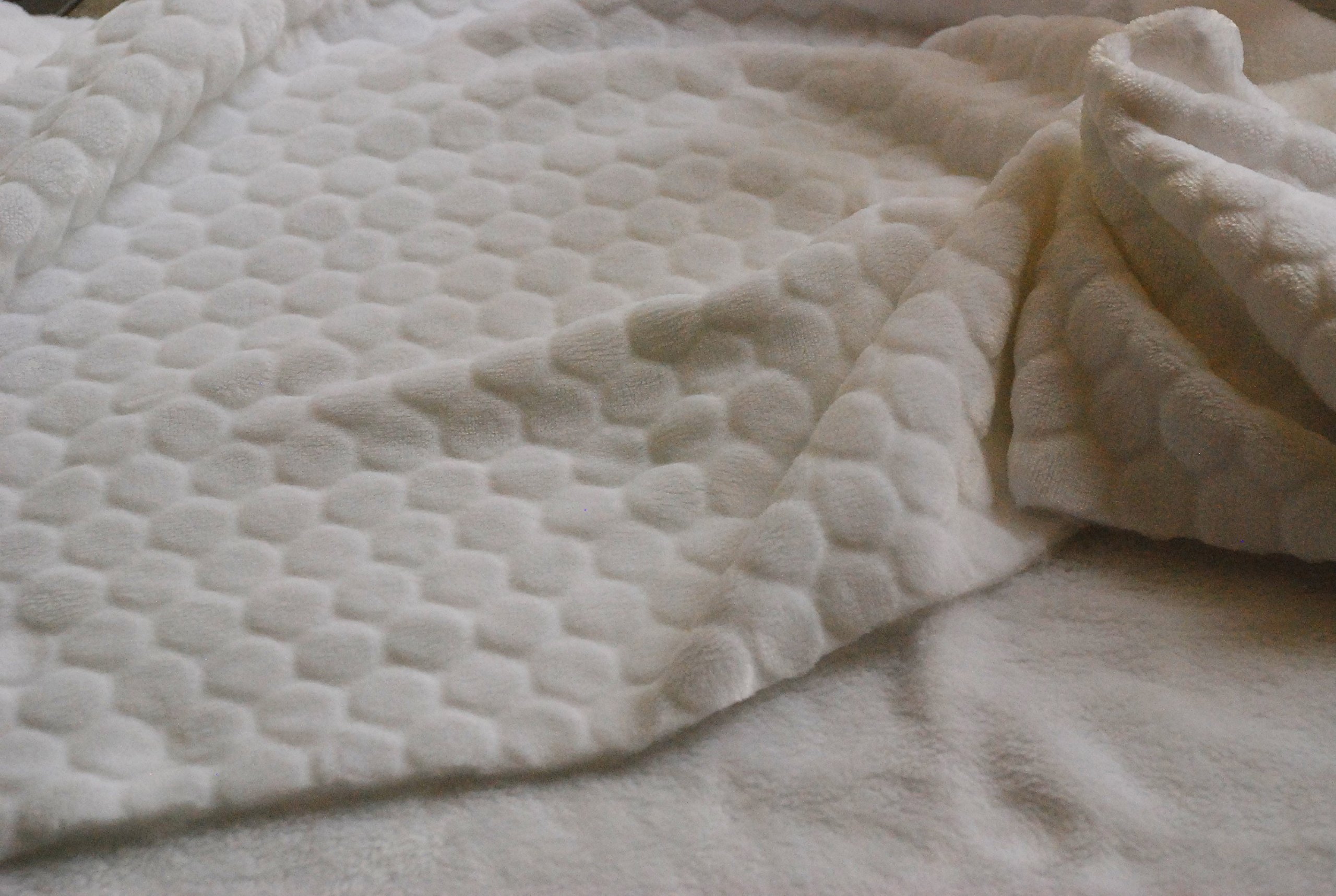 Double Sided Cuddle Soft Fleece Fabric Material - Bubble White, 1Mtr 150cmx100cm