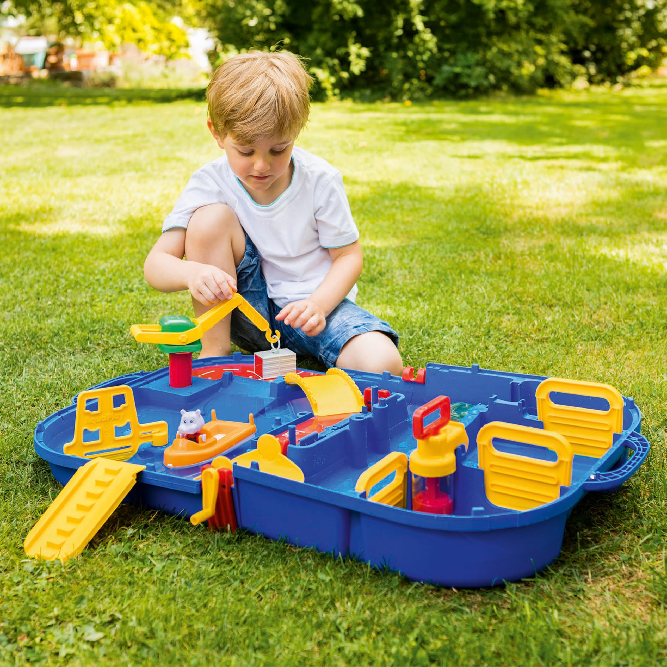 AquaPlay - LockBox - Wasserbahn als Transportkoffer mit 27 Teilen, Spieleset inklusive 1 Hippo Wilma, Amphibienauto und Containerboot, für Kinder ab 3 Jahren, 8700001516, Blau 6