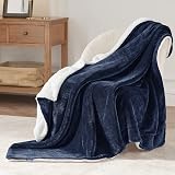 Bedsure Sherpa Fleece Throw Blanket Navy 150x200cm Twin/Double view 3