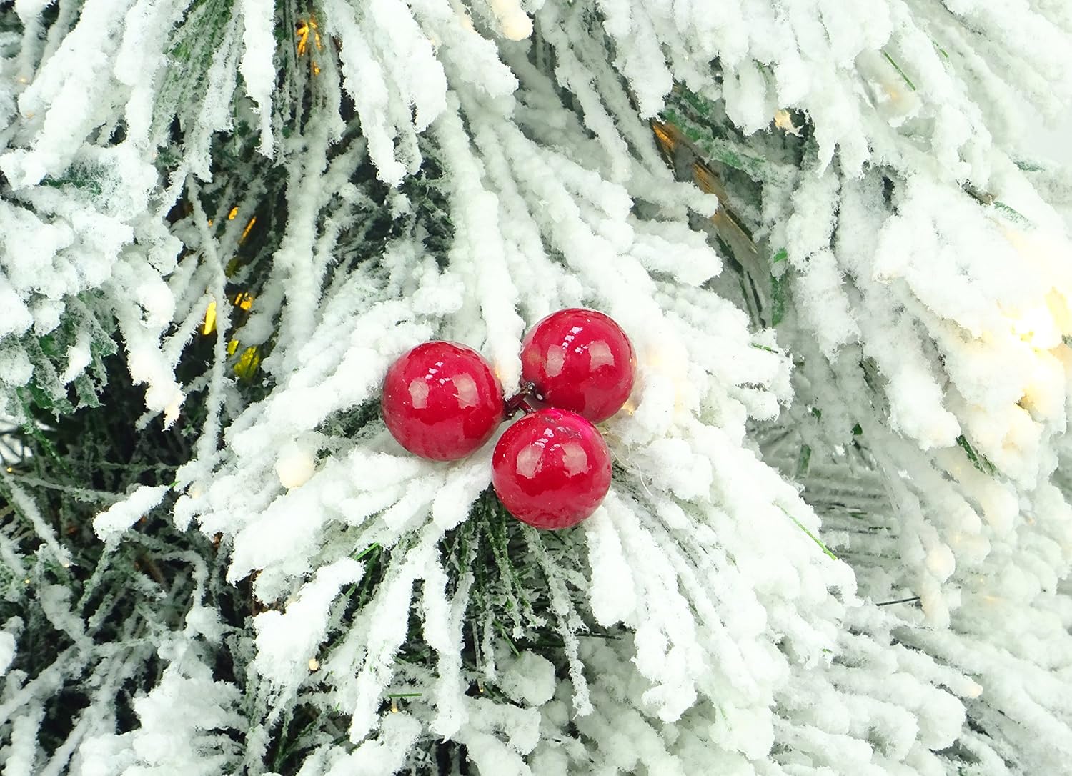 Christmas Concepts® 3ft (90cm) Pre Lit Snow Frosted Fibre Optic Pine Christmas Tree With Cones, Red Berries And LED Lights - Image 3
