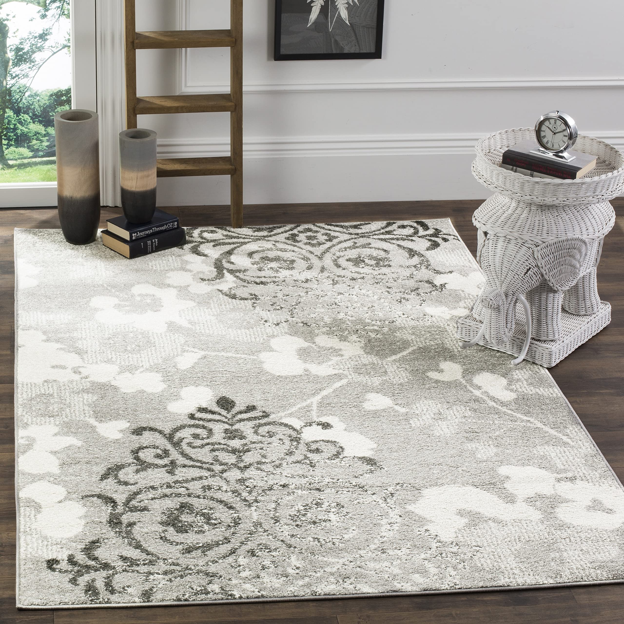 Safavieh Floral Glam Damask Indoor Woven Rectangle Area Rug, Adirondack Collection, ADR114, in Silver / Ivory, 91 X 152 cm for Living Room, Bedroom or Any Indoor Space