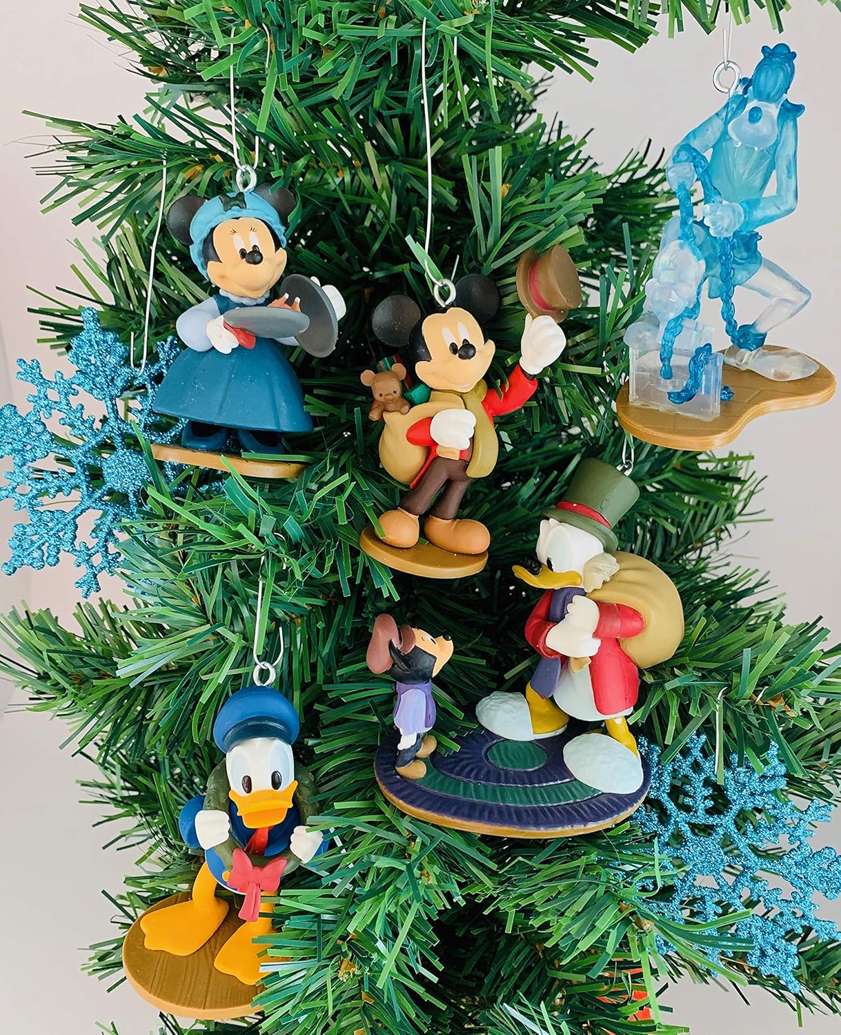 Amazon Co Jp オーナメント ミッキーのクリスマスキャロル 7点 クリスマスツリーセット ボブクラッチット エミリークラッチット エベネザースルージュ タイニーティム ジェイコブ マーリーのゴースト フレッド ホーム キッチン