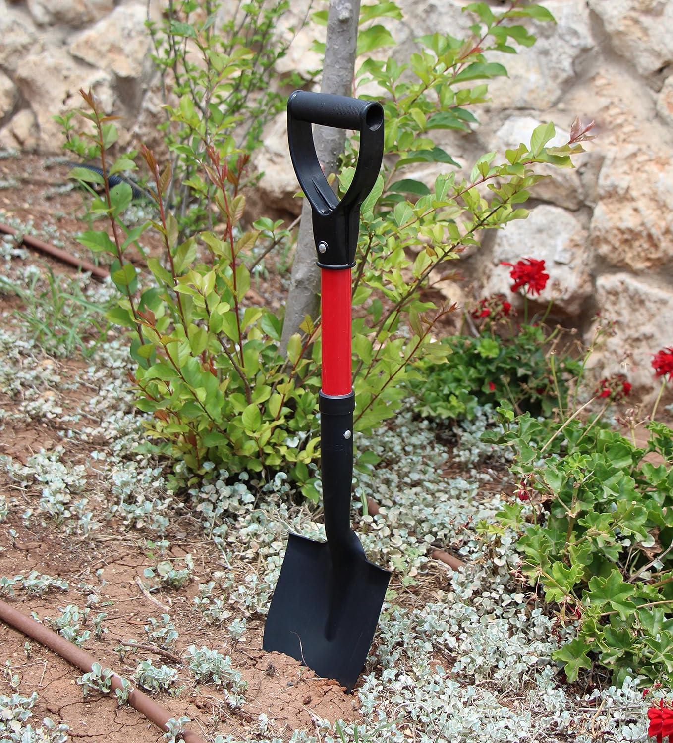 TABOR TOOLS Shovel with Round Point Blade and Comfortable D Grip 20 Inch Fiberglass Handle, Mini Trunk Digging Spade. J211A. (D Handle, Short Shovel)  : Garden & Outdoor