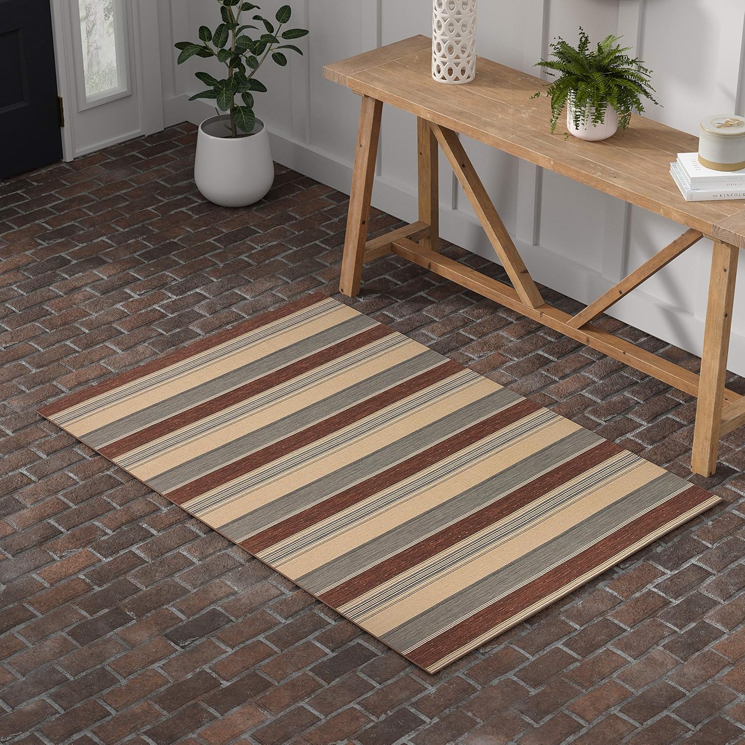 Amazon Brand – Stone & Beam Modern Striped Area Rug, 4 x 6 Foot, Beige