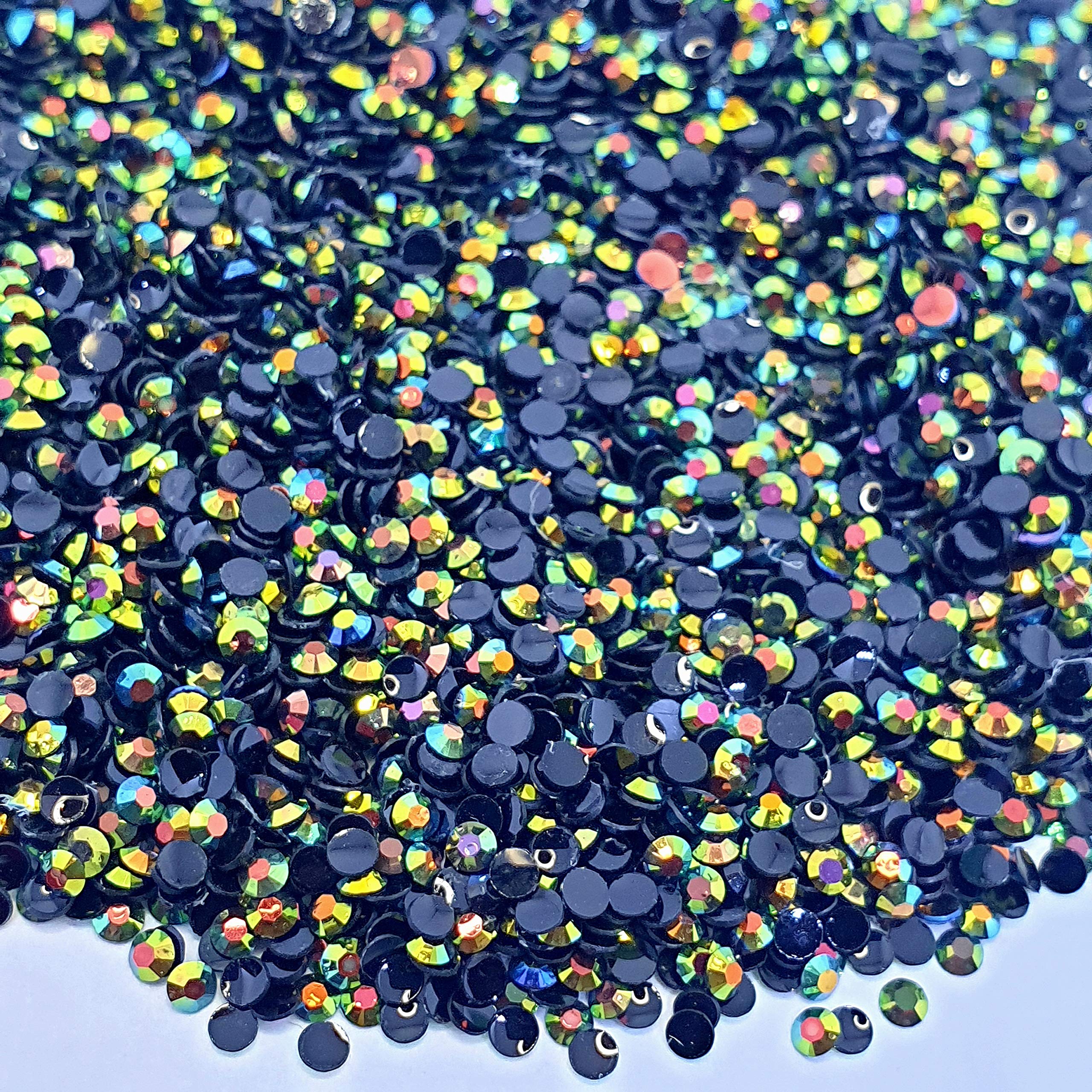 MajorCrafts 2000pcs 5mm ss20 Jelly AB Flat Back Round 14 Facets Resin Rhinestones Arts and Crafts Embellishment Gems (Black Green AB C70) — image 1