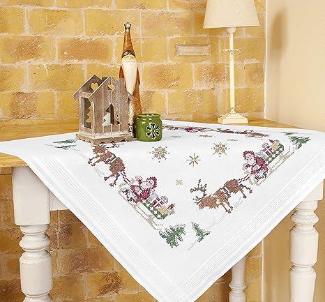 Kamaca Kit De Broderie Au Point De Croix Avec Nappe Et Fil A Broder 100 Coton Motifs Rennes Et Pere Noel Sur Son Traineau Pre Imprimes 80 X 80 Cm Amazon Fr Cuisine