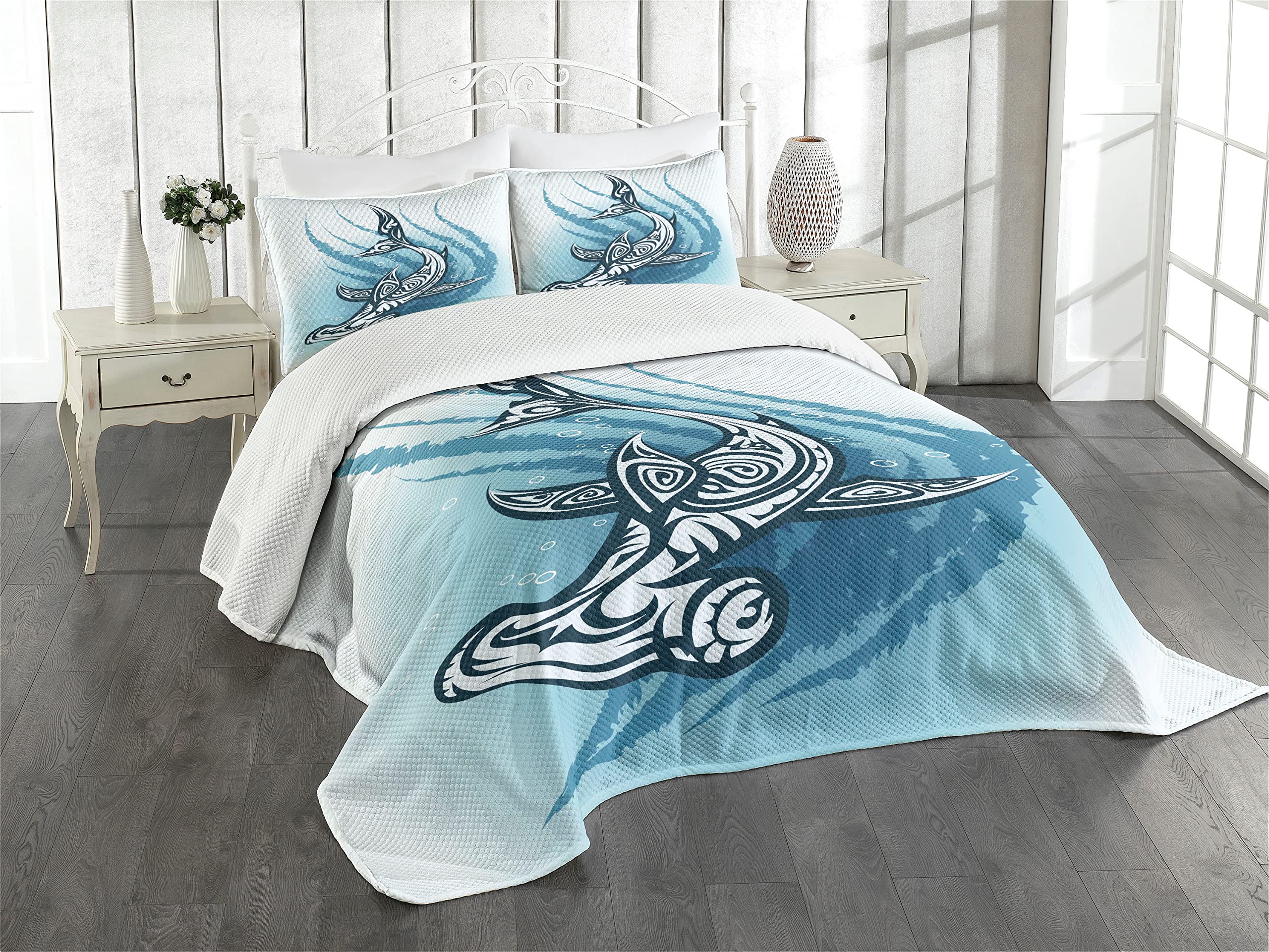 ABAKUHAUS Shark Bedspread Set, Hammerhead Fish Ornate, Decorative Quilted 3 Piece Coverlet Set with 2 Pillow Shams, Petrol Blue