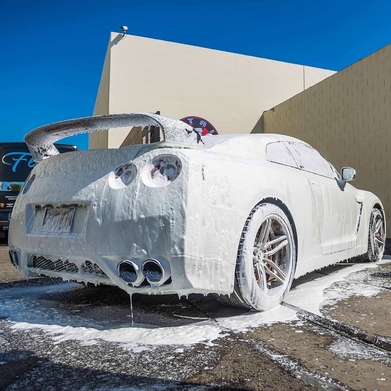 Chemical Guys CWS_301_64 Citrus Wash & Gloss Foaming Car Wash Soap (Works with Foam Cannons, Foam Guns or Bucket Washes), 64 oz., Lemon/Citrus Scent: Automotive