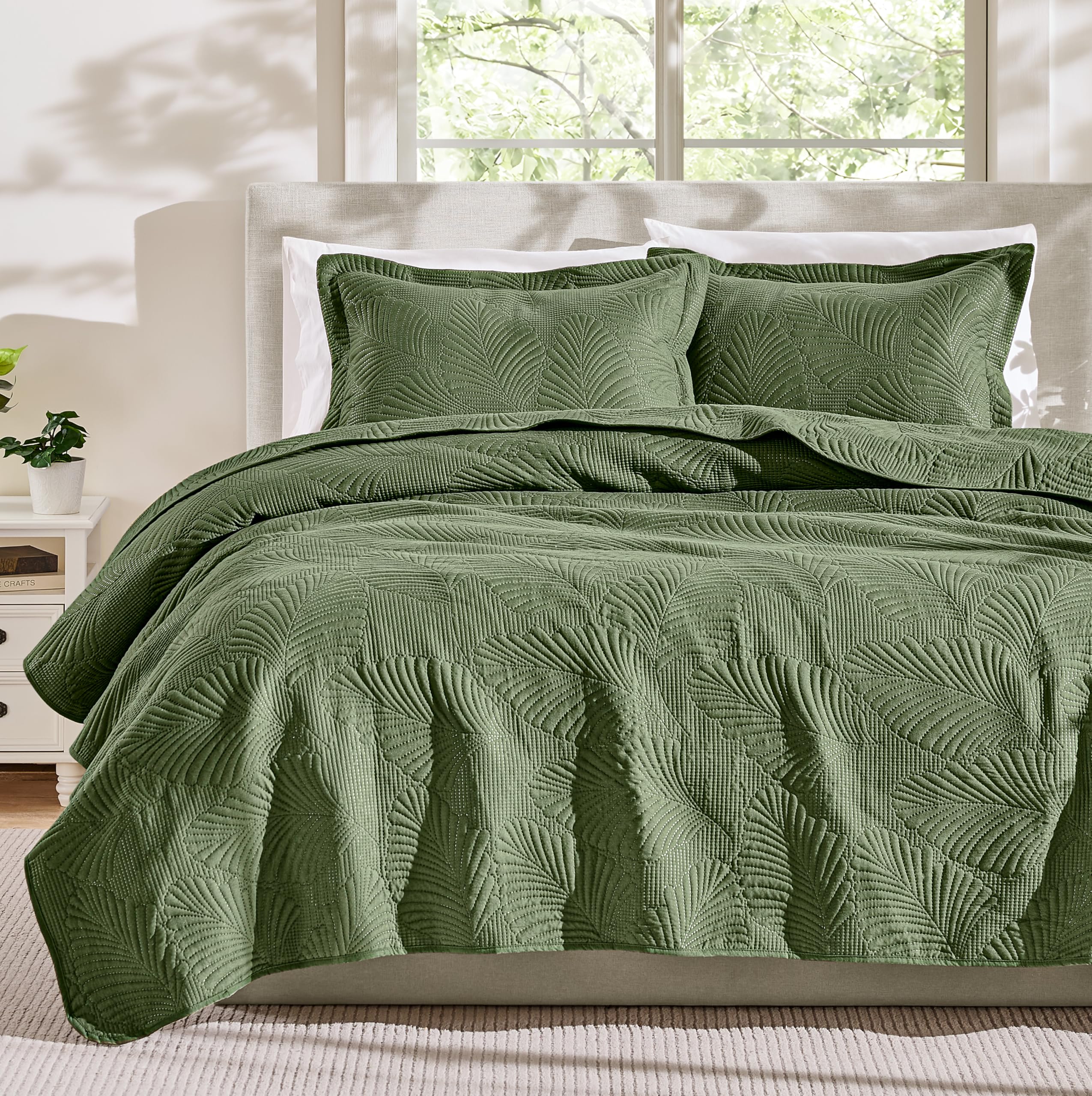 Photo 1 of B2EVER Olive Green King Size Quilt Bedding Set with 2 Pillow Shams, Summer Lightweight Farmhouse Bedspread Soft Leaf Floral Microfiber Coverlets Dark Green Rustic Bed Cover Sage Green Thin Comforter