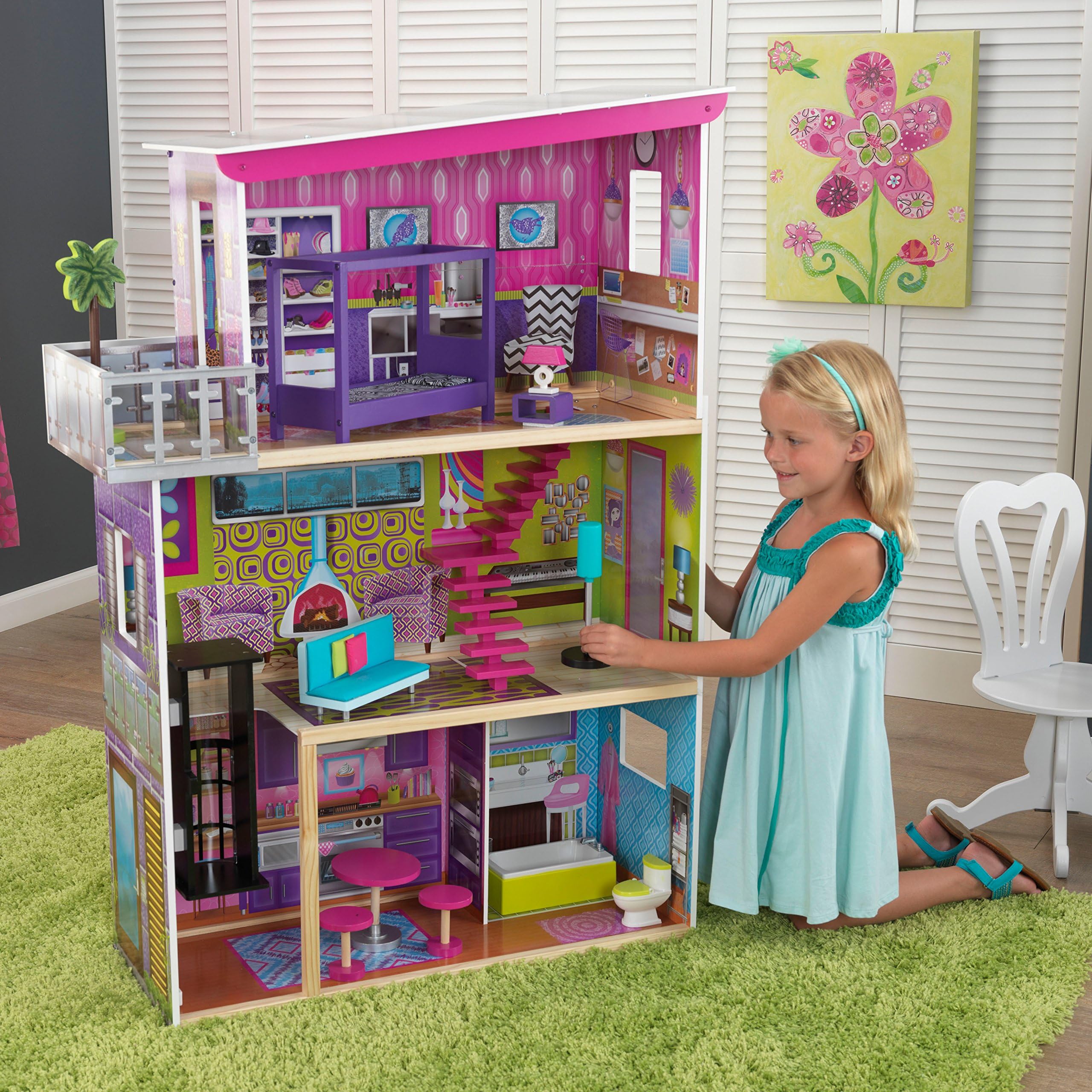 Super Finely Detailed Artwork Model Dollhouse with Accessories