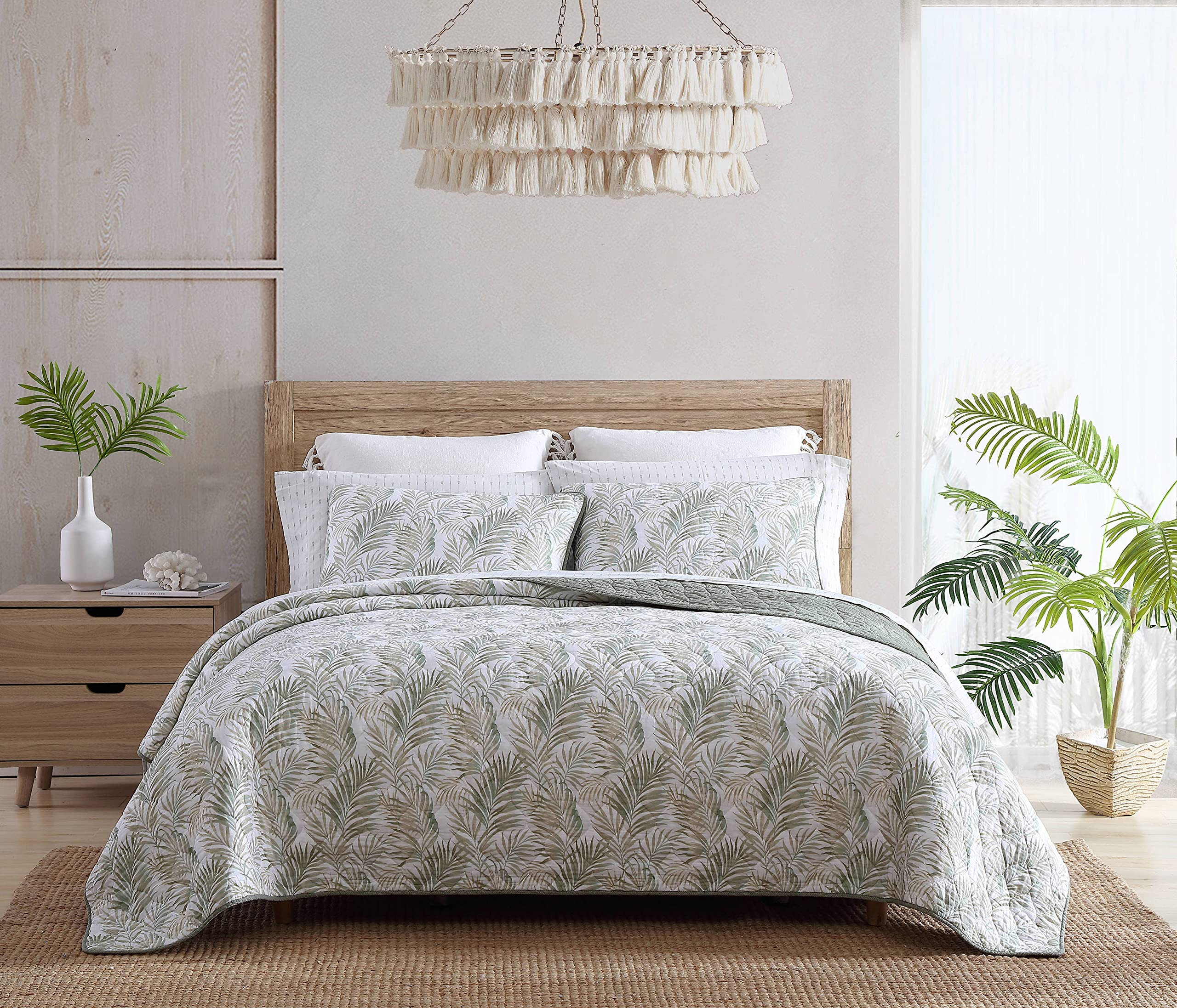 Photo 1 of *MINOR DAMAGE - USED*
Tommy Bahama - King Quilt Set, Reversible Cotton Bedding with Matching Shams, Soft Coastal Bedspread, Super Soft Bedding Set (Maui Palm Green, King)