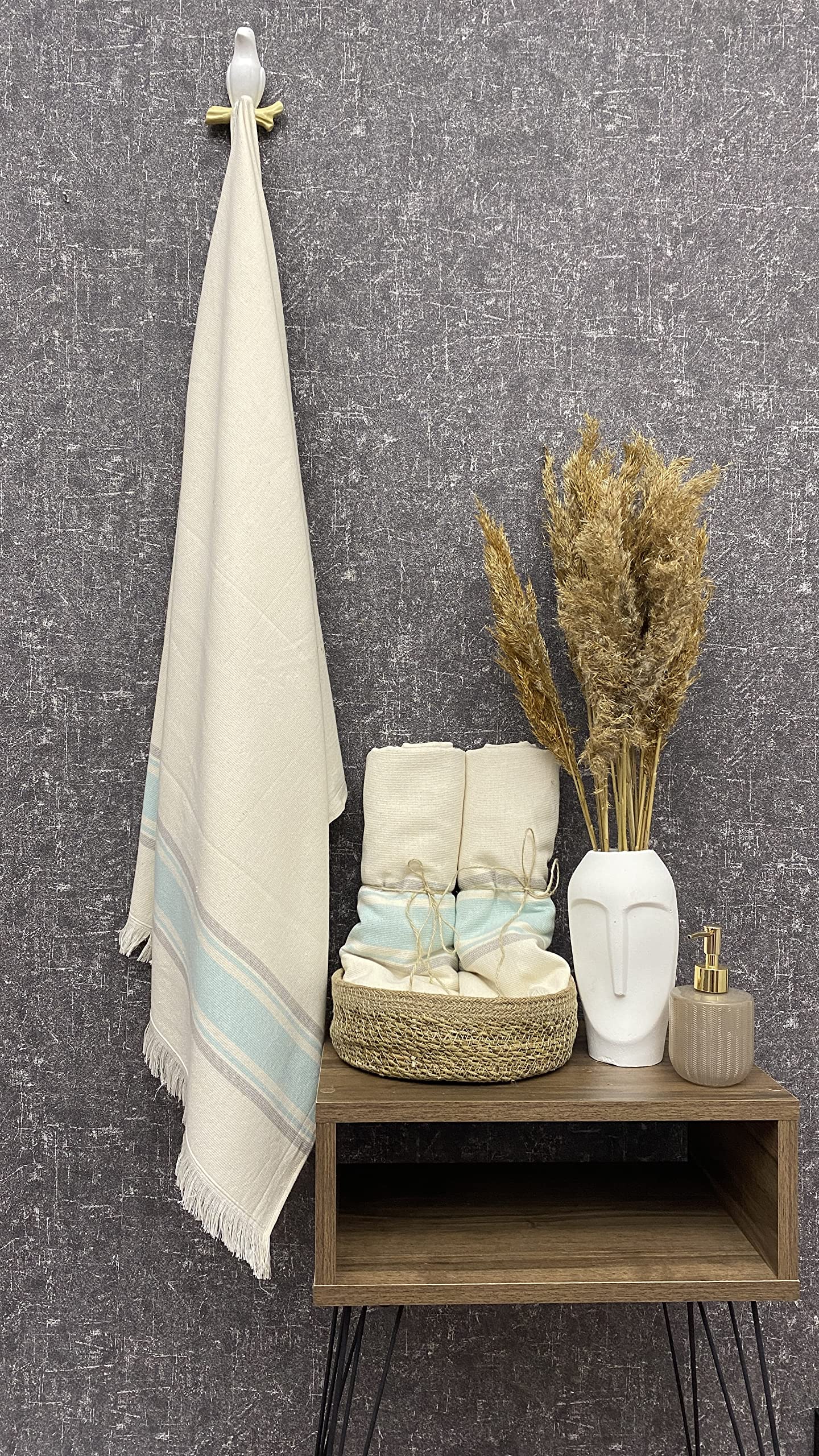 Questo Casa Bath Towel, Beach Towel, 16/1 Bamboo, Aphrodisia Pattern, Jacquard Weave, Quick Drying, 330 g/m², 80 x 150 cm, 1 Piece, Natural, Mint