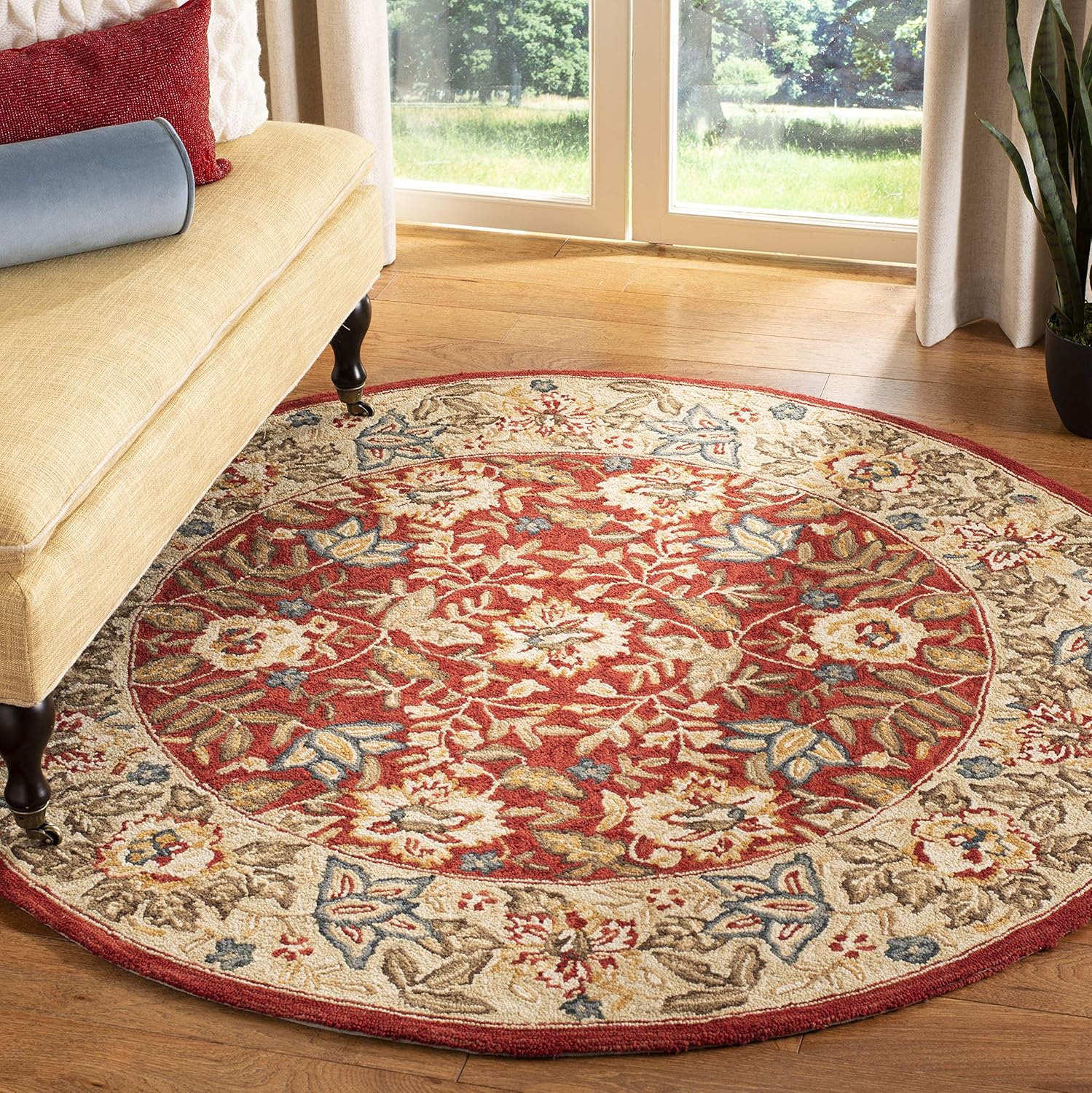 Amazon Com Safavieh Chelsea Collection Hk140c Hand Hooked Red And Ivory Premium Wool Round Area Rug 4 Diameter Furniture Decor