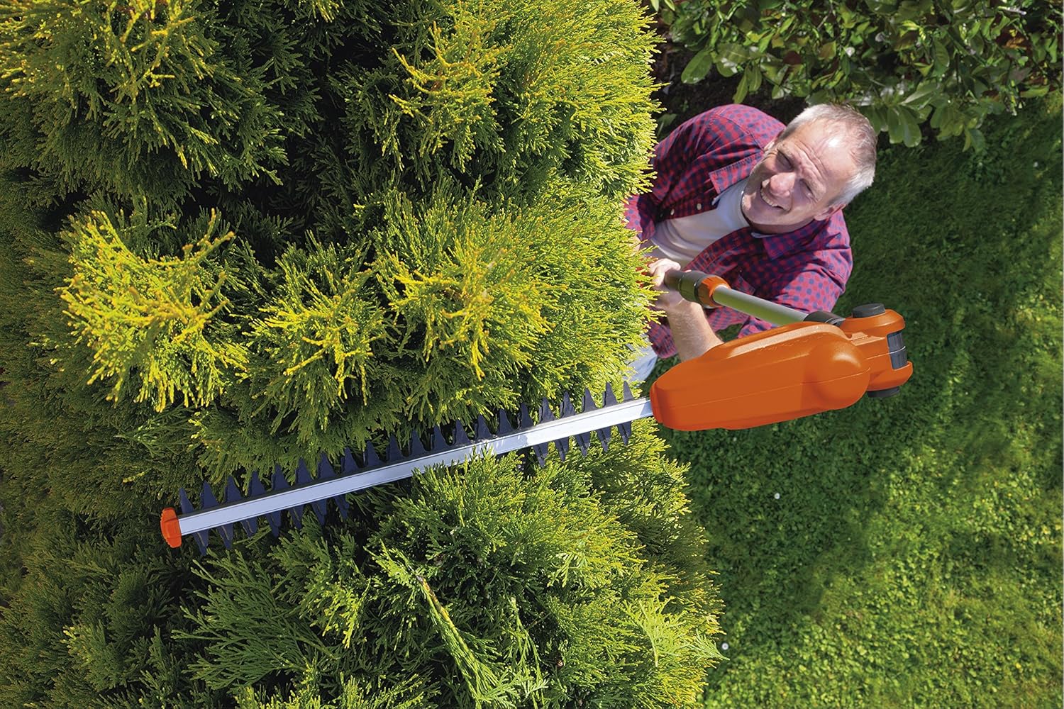 telescopic hedge trimmer cordless