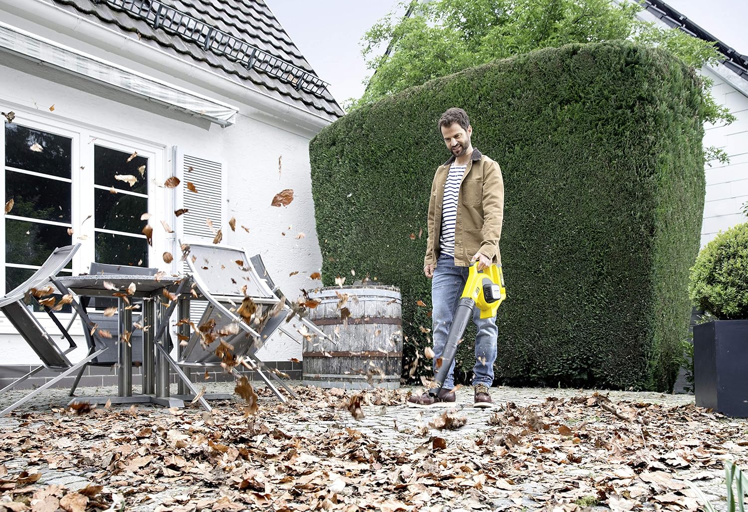 Kärcher LBL 2 Cordless Battery Leaf Blower (Battery Set), Yellow/Black - Image 3
