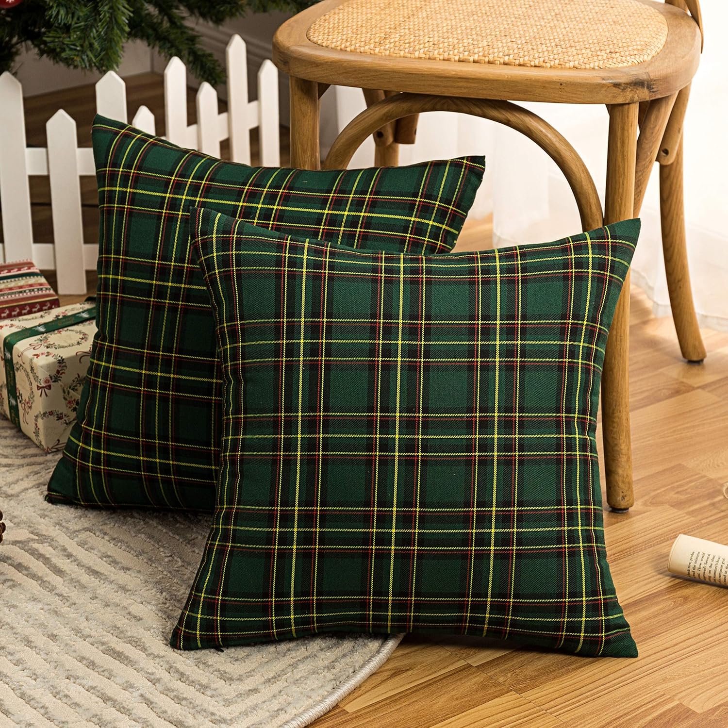 AQOTHES 2 Pack Christmas Plaid Decorative Throw Pillow