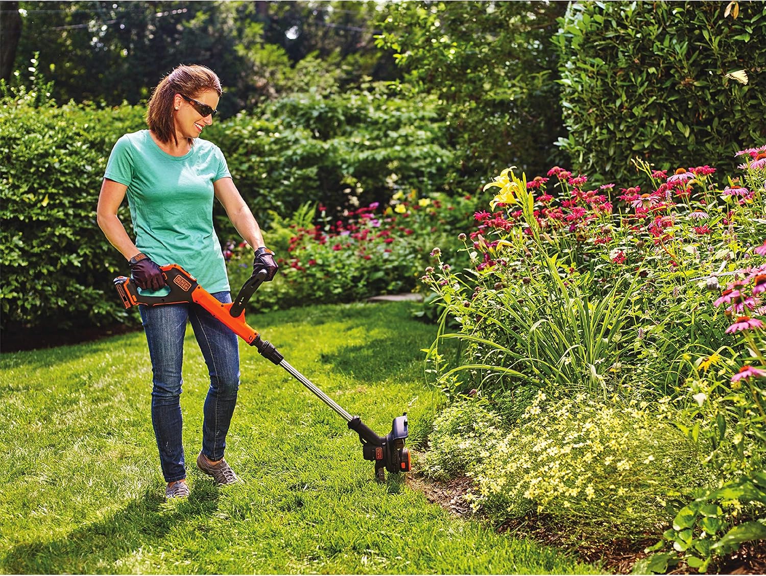 BLACK+DECKER LSTE525 20V MAX Lithium Easy Feed String Trimmer/Edger with 2 Batteries : Garden & Outdoor