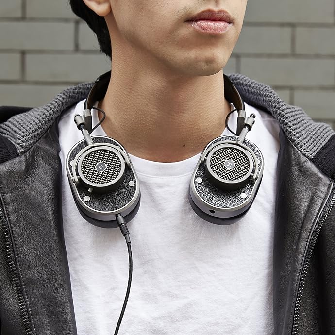 贝克汉姆同款 Master & Dynamic 动感大师 MH40 带麦 头戴式耳机 4折$159.3 海淘转运到手约￥1221