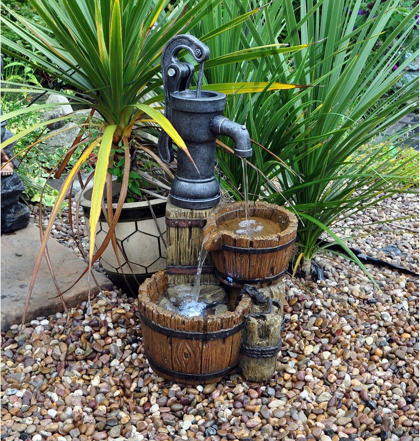 Уличный кран для воды на даче