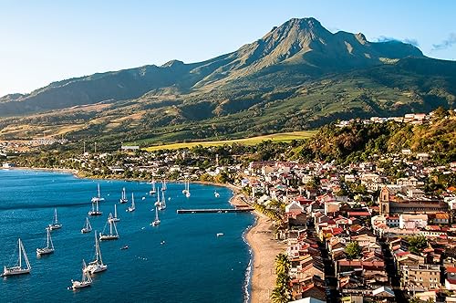 Saint Pierre Et La Montagne Pelée Sur Lîle De La Martinique
