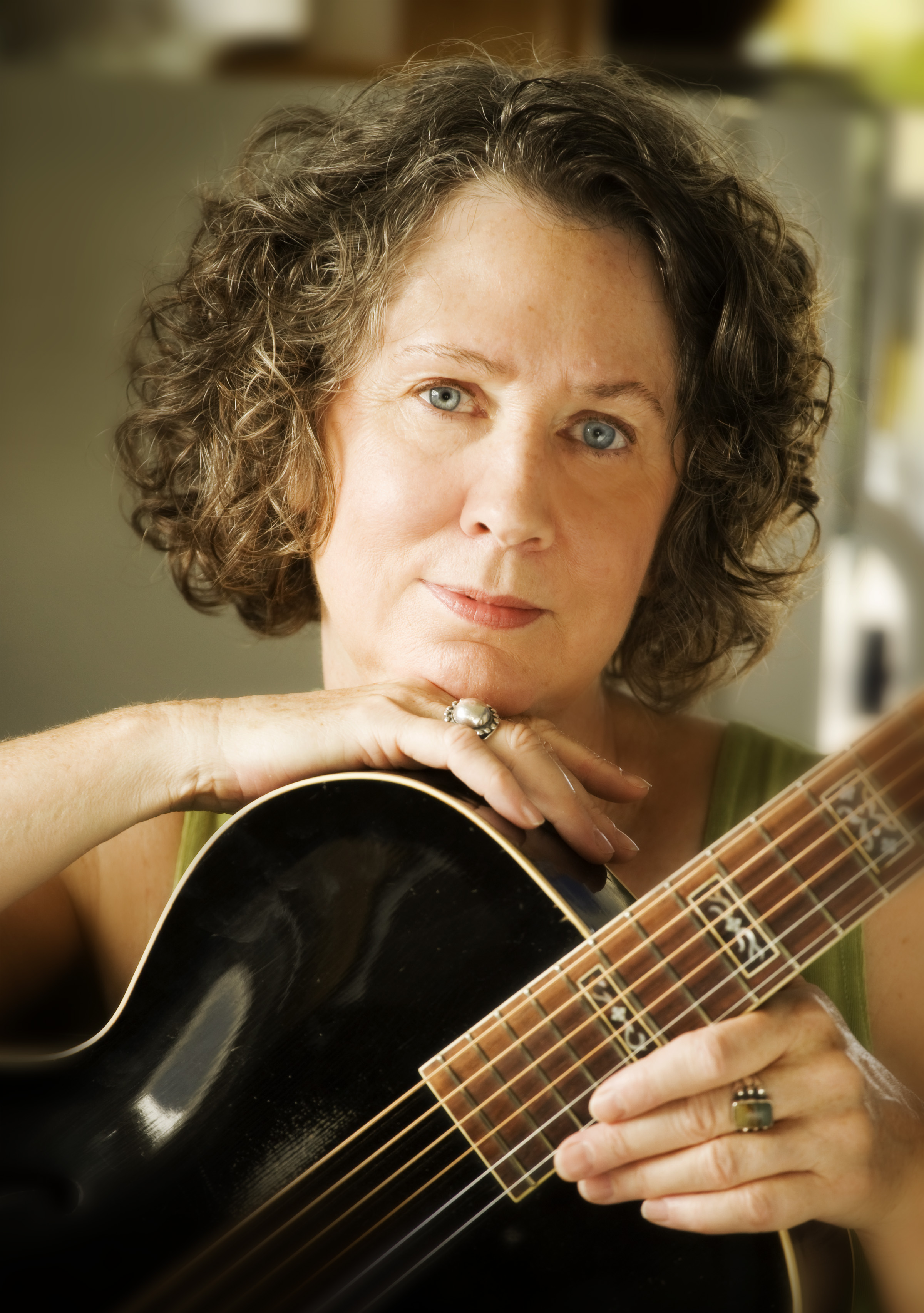 Mary Flower bei Amazon Music