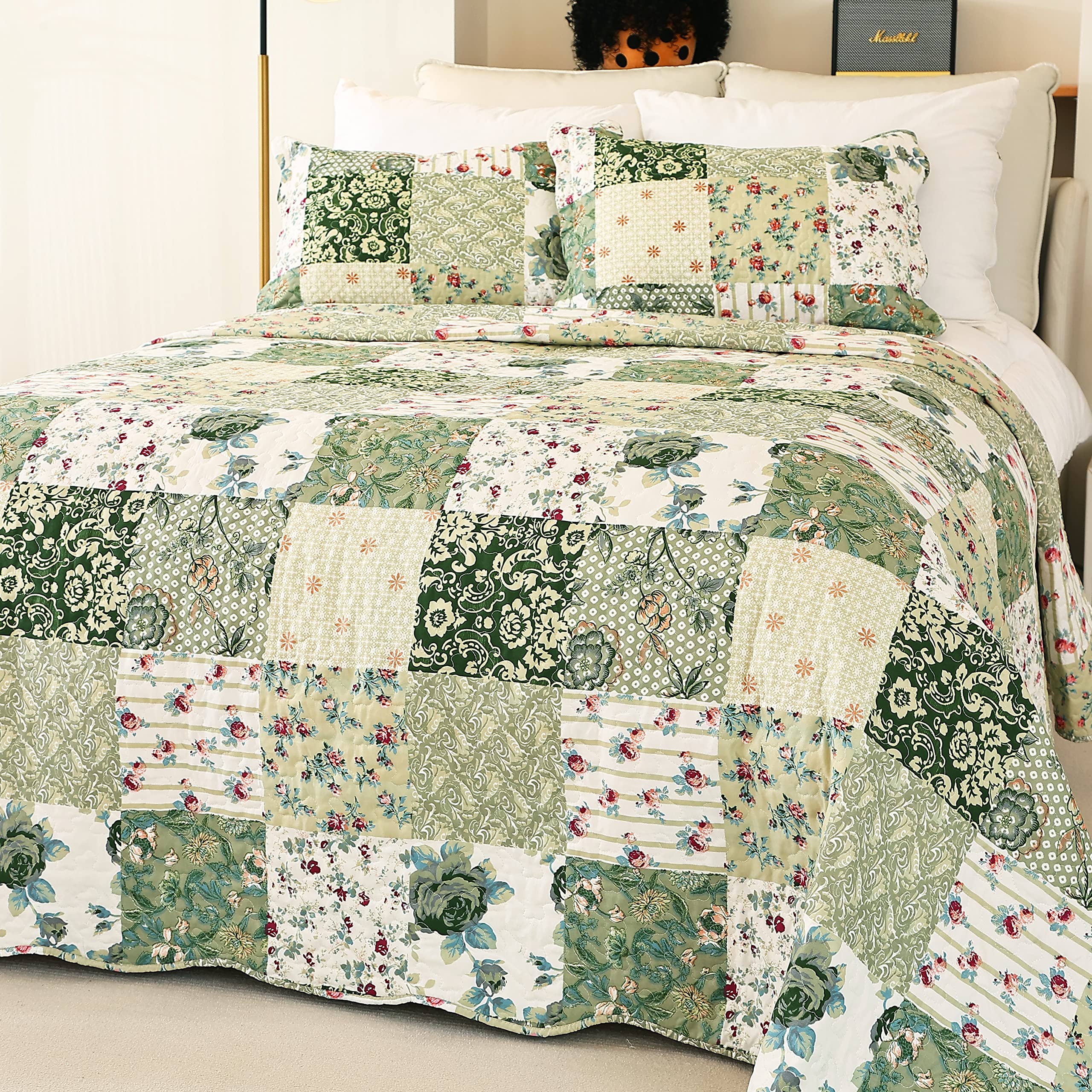 Photo 1 of Cmfshape Summer Floral Queen Quilted Bedspread,Romantic Green Quilt Set,Reversible Stitched Bedding Cover All Season,Soft Lightweight Coverlet with Pillow Cases (Green&White, Queen90 x90)