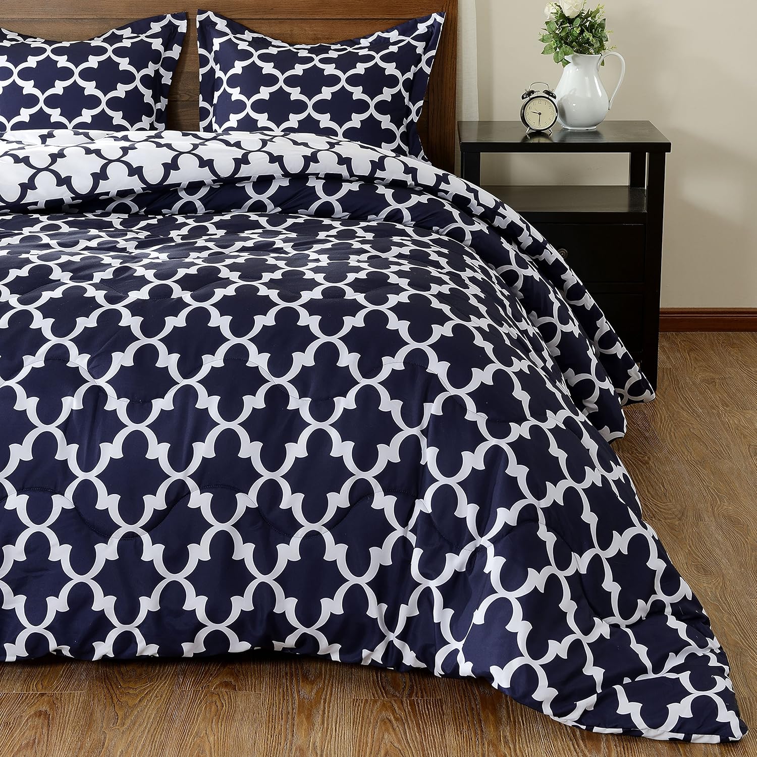 downluxe Lightweight Solid Comforter Set (Queen) with 2 Pillow Shams - 3-Piece Set - Blue and Sapphire - Down Alternative Reversible Comforter: Home & Kitchen