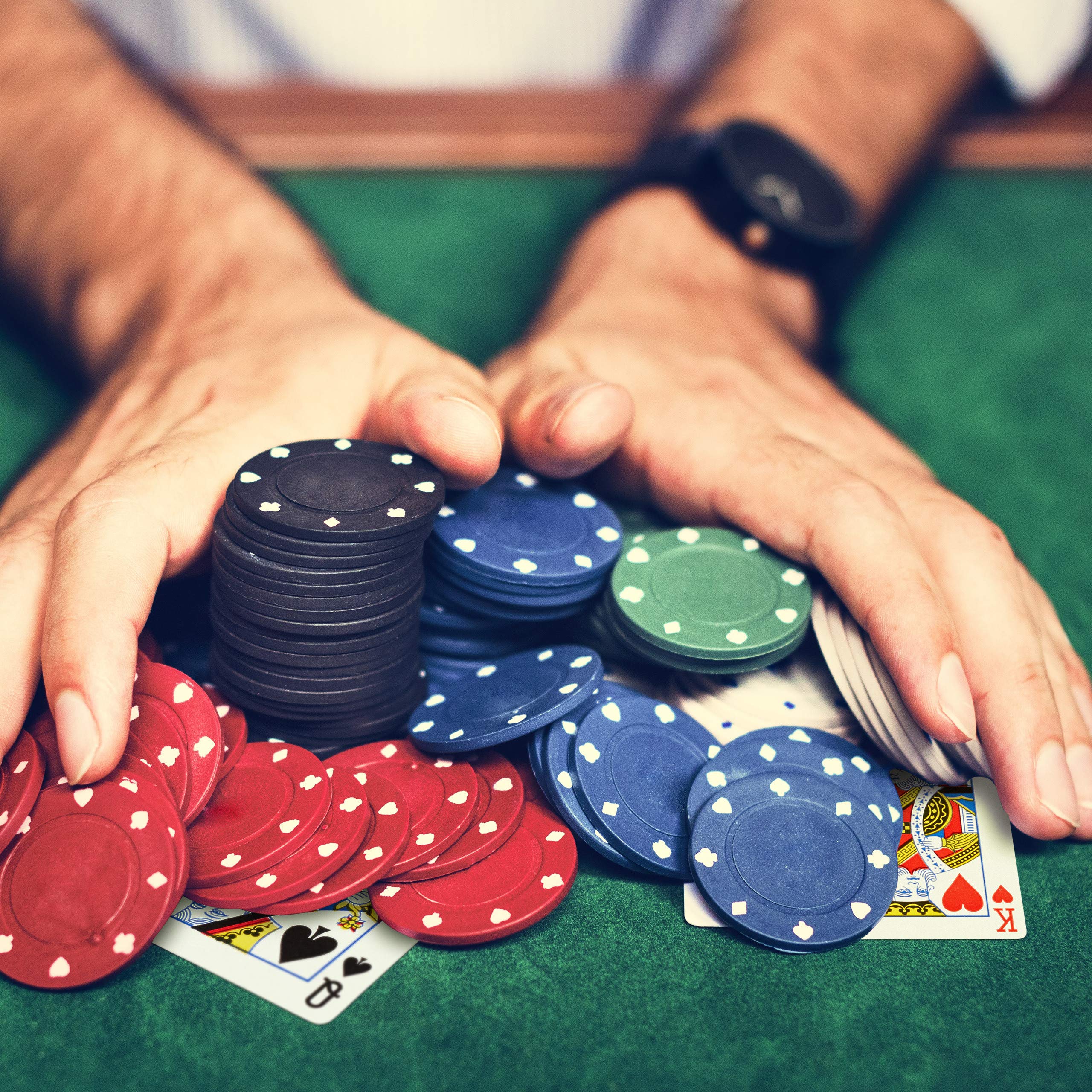 Relaxdays Pokerset, 200 Chips, Spielmatte, 2 Kartendecks, Dealerbutton, Blindbuttons, Casino-Feeling, Profi Pokerspiel, 9 x 24 x 15 cm 2