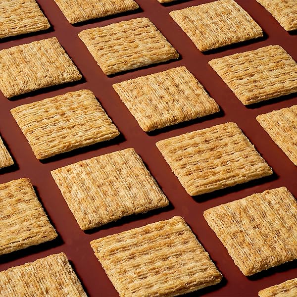 TRISCUIT ROASTED GARLIC WHOLE GRAIN WHEAT CRACKERS, LUNCH SNACKS, BULK SNACK CRACKERS, FAMILY SIZE, 6 – 12.5 OZ BOXES