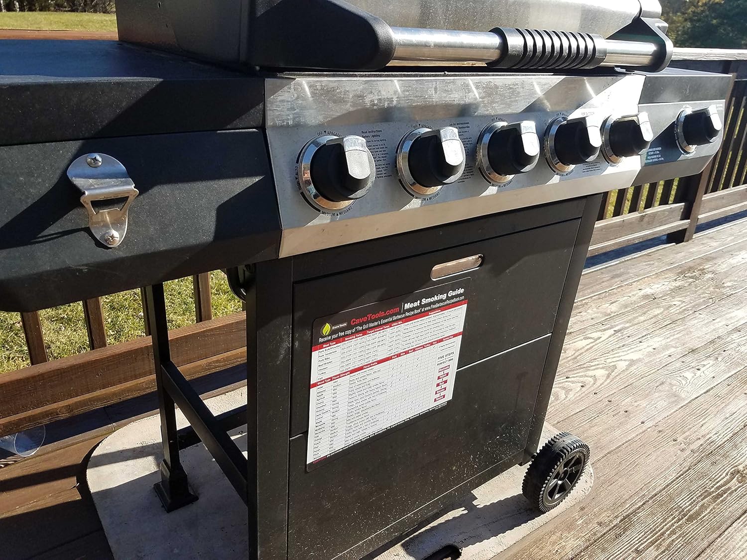 Meat Smoking Guide - LARGE FONT WOOD TEMPERATURE CHART - Outdoor Magnet 20 Types Flavor Profiles & Strengths for Smoker Box - Chips Chunks Log Pellets Can Be Smoked - Voted Top BBQ Accessories for Dad: Garden & Outdoor