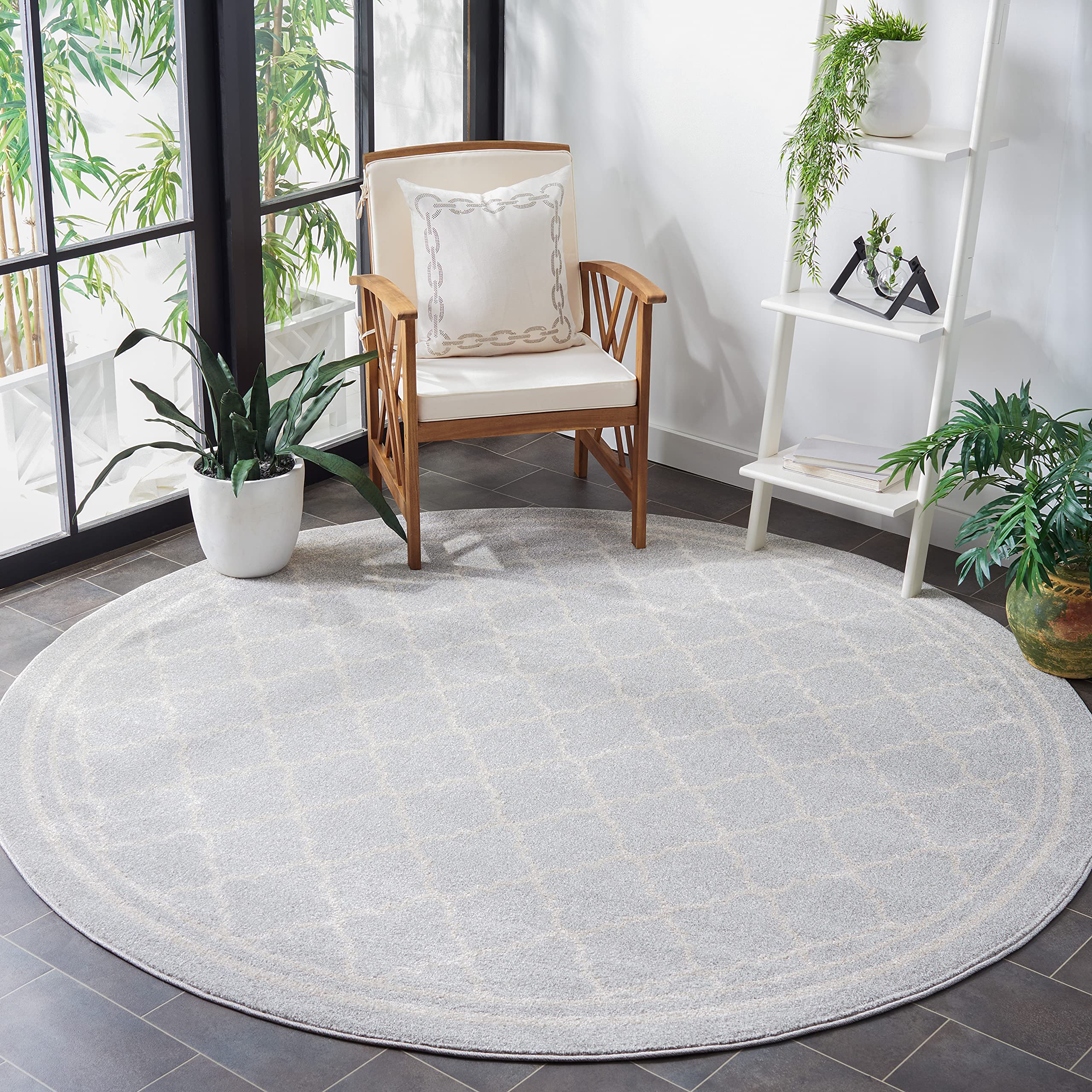SAFAVIEH Amherst Collection Area Rug - 3' Round, Light Grey & Beige, Moroccan Trellis Design, Non-Shedding & Easy Care, Ideal for High Traffic Areas in Living Room, Bedroom (AMT422B) Image