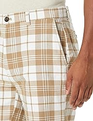 Amazon Essentials Men's Classic-Fit 9" Chino