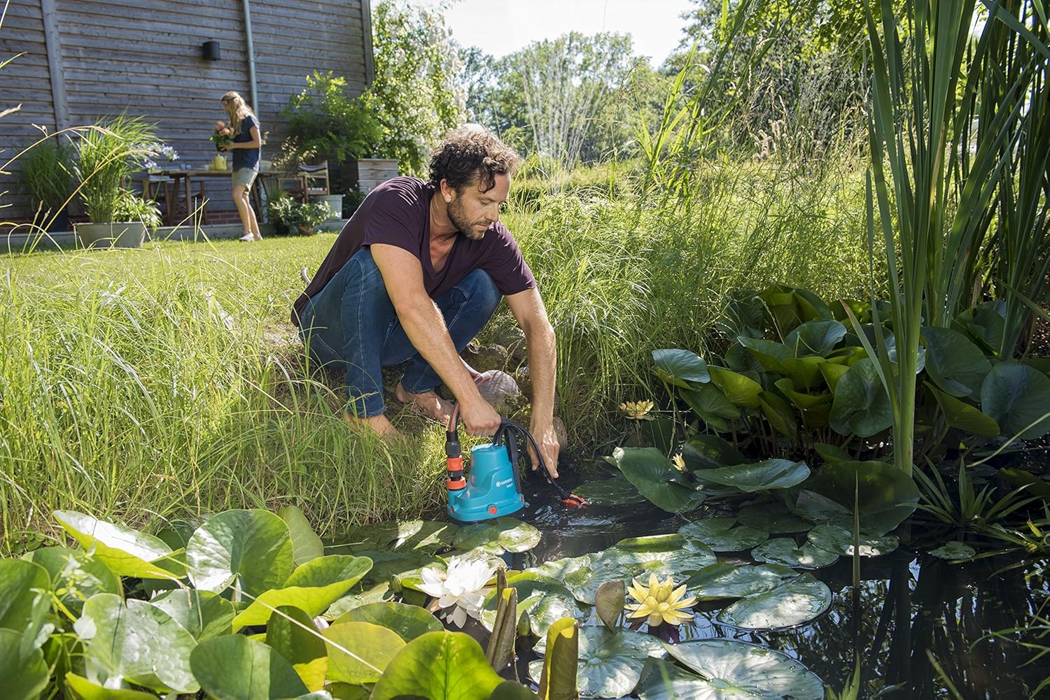 Tauchpumpe im Gartenteich