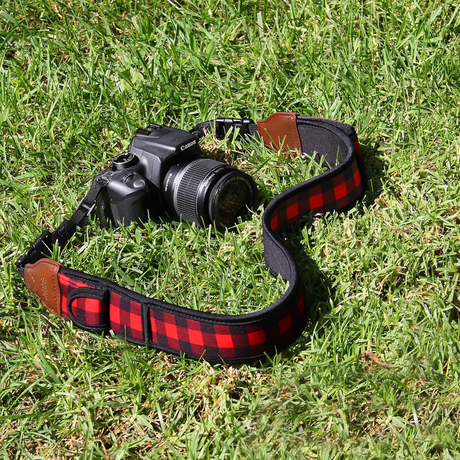 USA Gear TrueSHOT Camera Strap with Neoprene Design, Accessory Pockets and Quick Release Buckles, Compatible with Canon - Image 4