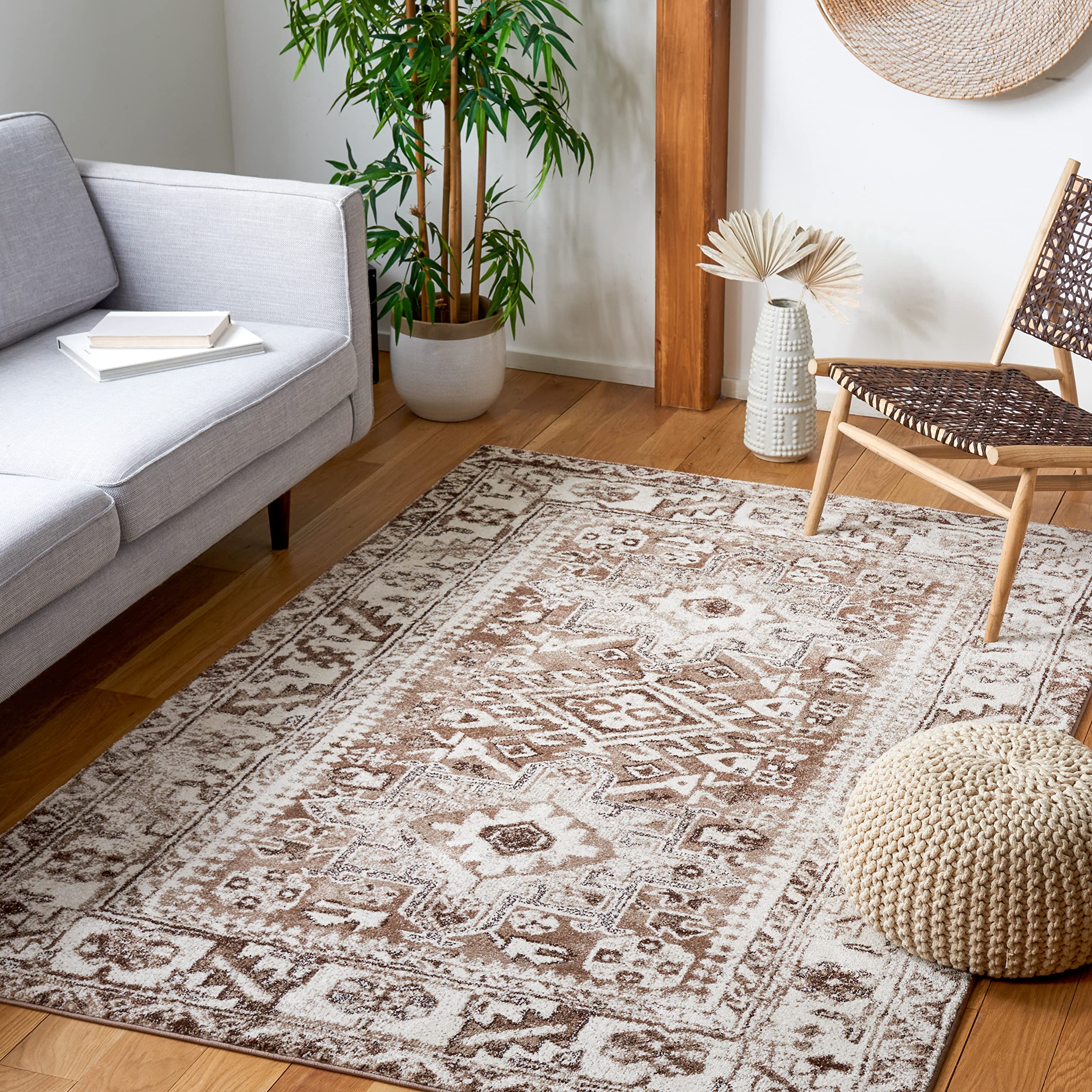 SAFAVIEH Vintage Hamadan Collection Accent Rug - 4' x 6', Brown & Ivory, Oriental Persian Design, Non-Shedding & Easy Care, Ideal for High Traffic Areas in Entryway, Living Room, Bedroom (VTH211T) Image SAFAVIEH Vintage Hamadan Collection Accent Rug - 4' x 6', Brown & Ivory, Oriental Persian Design, Non-Shedding & Easy Care, Ideal for High Traffic Areas in Entryway, Living Room, Bedroom (VTH211T) Image
