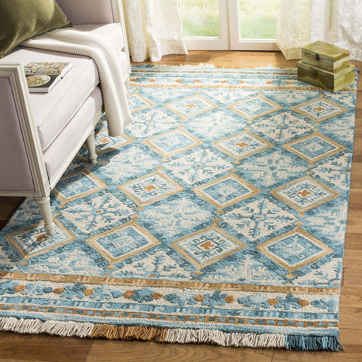 Safavieh Blossom Collection BLM421B Handmade Wool Area Rug, 4' x 6', Ivory/Teal