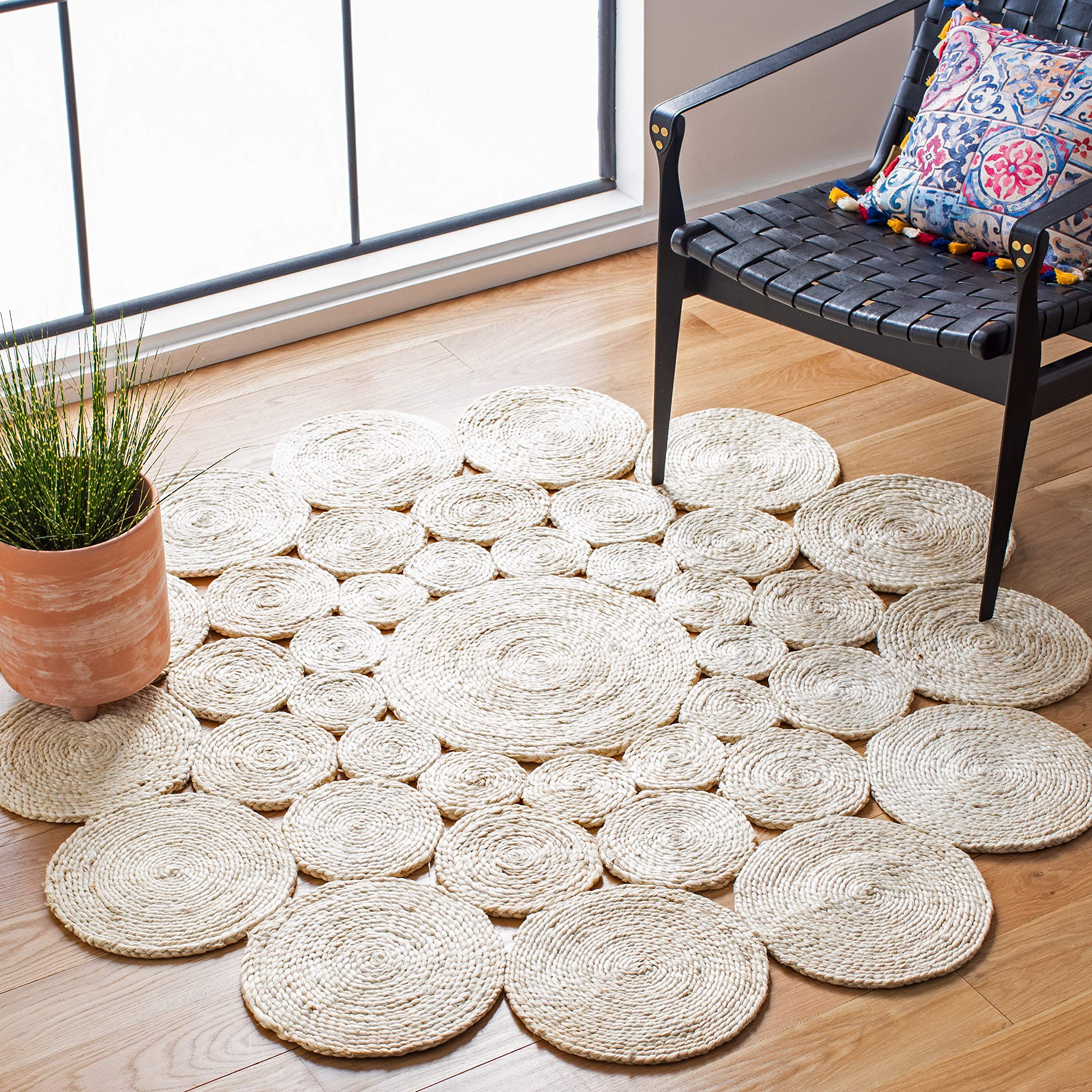 SAFAVIEH Natural Fiber Round Collection 7' Round Ivory NF363B Handmade Boho Charm Farmhouse Jute Area Rug Image