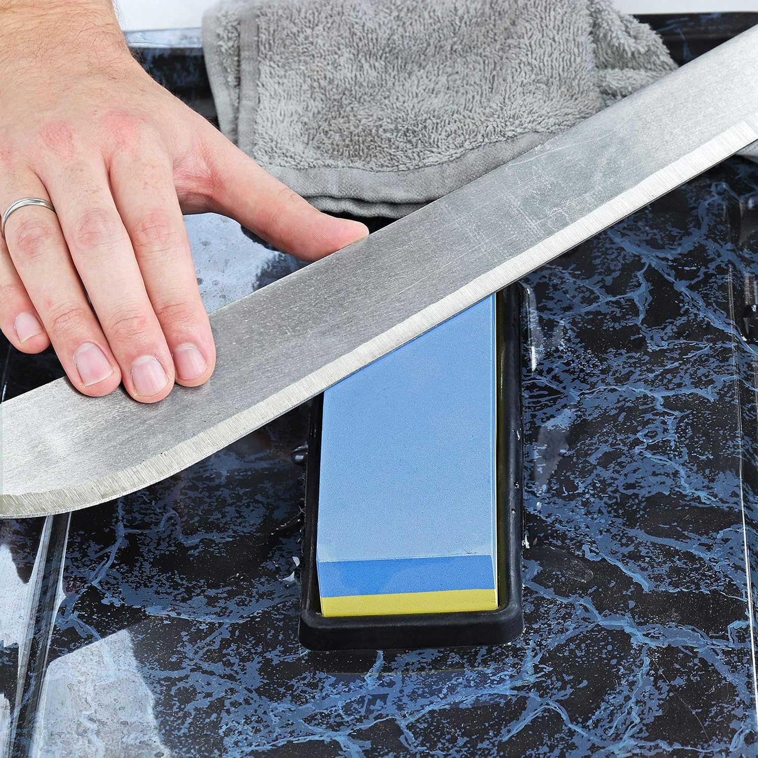 S&R 2-Sided Whetstone Sharpening Stone 18 x 6 x 3 cm with 1000/6000 Grit and Silicone Holder, 100% Corundum - Image 4