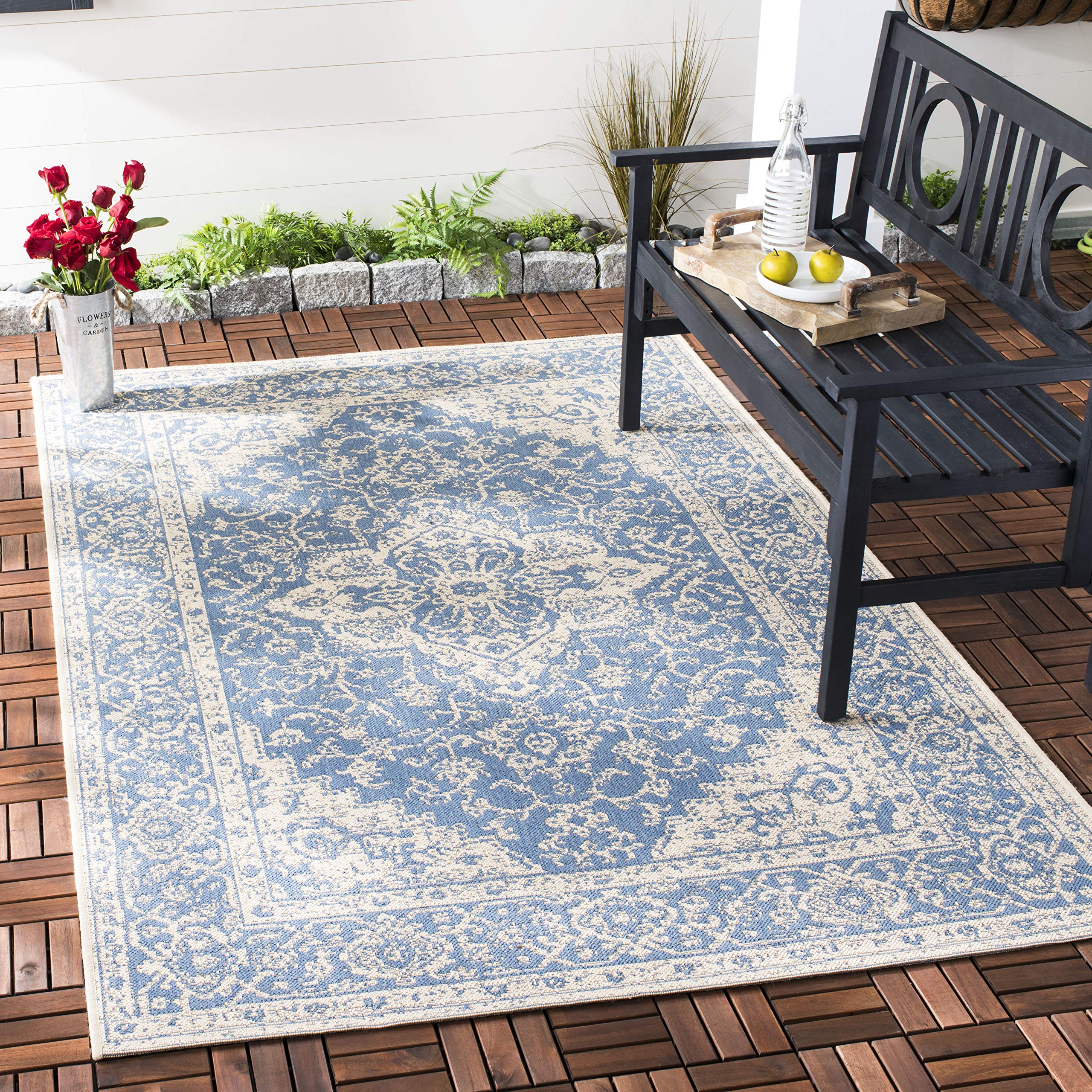 Safavieh Medallion Indoor/Outdoor Woven Rectangle Area Rug, Beachhouse Collection, BHS137, in Blue / Creme, 91 X 152 cm for Garden, Patio or Any Outdoor Space