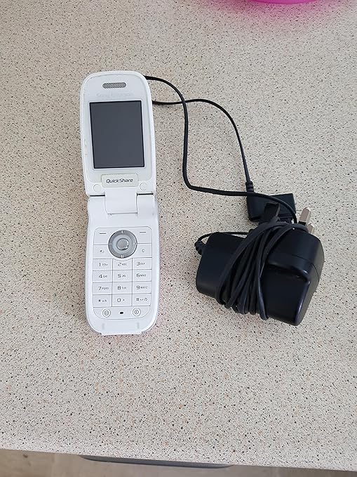 Sony Ericsson Z520i Mobile phone (Unlocked) Simple flip camera phone white Amazon.co.uk