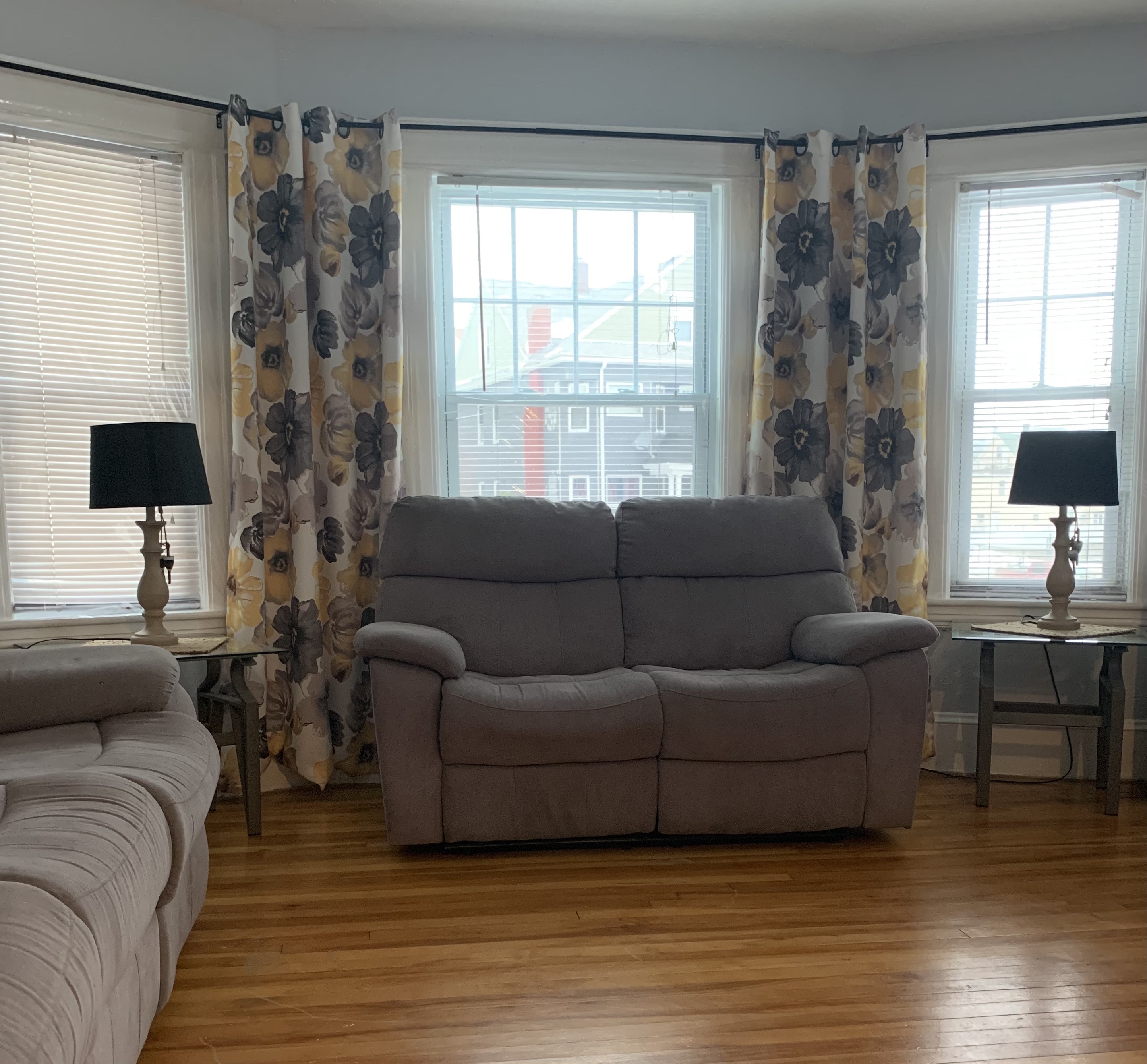 8/mo Finance Decopolitan Ball Bay Window Curtain Rod Set, Light Gold