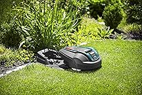 Ladestation mit einem Gardena Rasenmähroboter