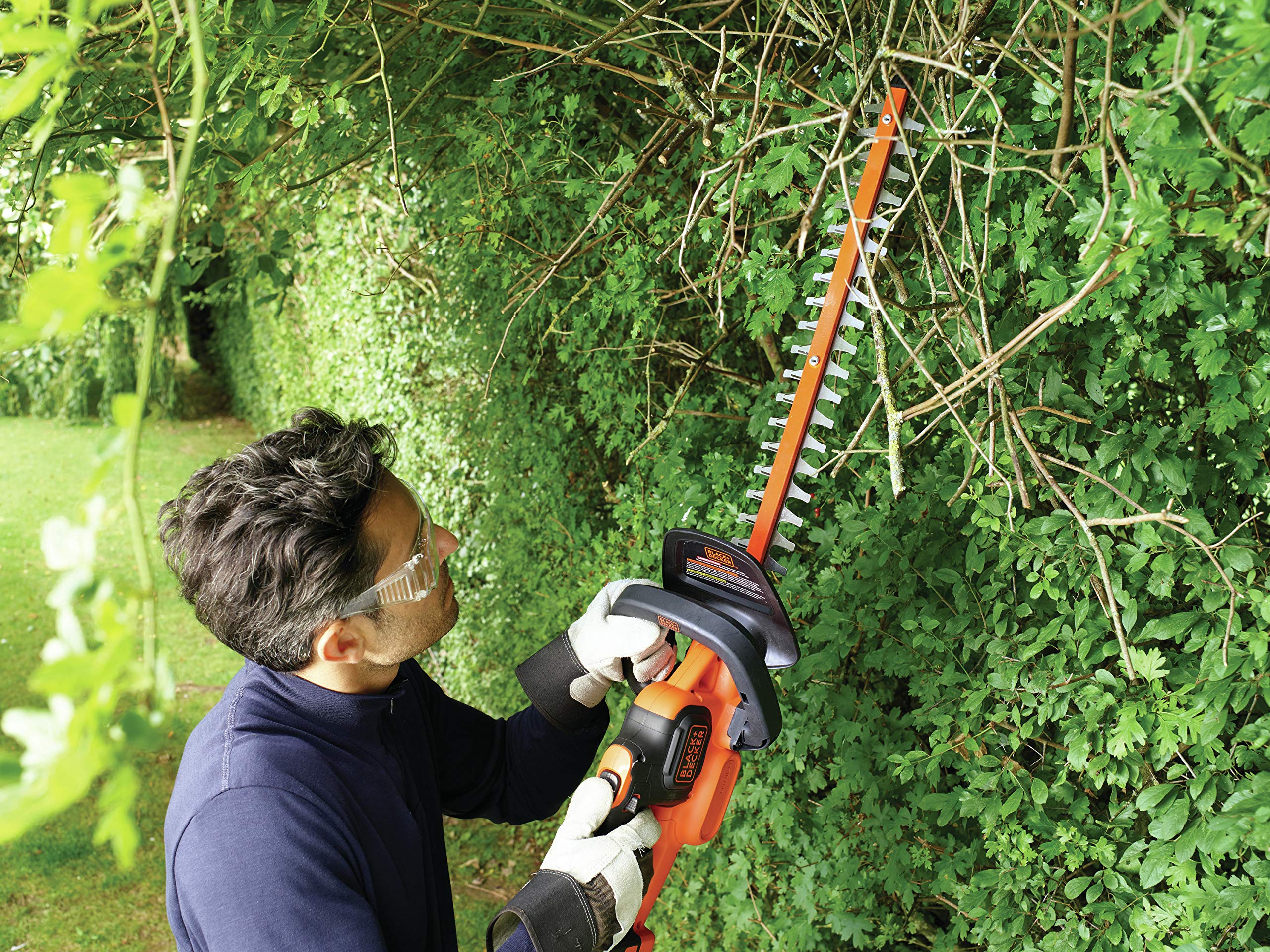 Mua Black Decker Akku Heckenschere Mit Antiblockierfunktion Schnell Ladegerat Und Hohem Bedienkomfort 18mm Schnittstarke Zum Schneiden Mittelgrosser Hecken 18v 2 9kg Leicht Gtc18502pc Tren Amazon Äá»©c Chinh Hang 2020 Fado