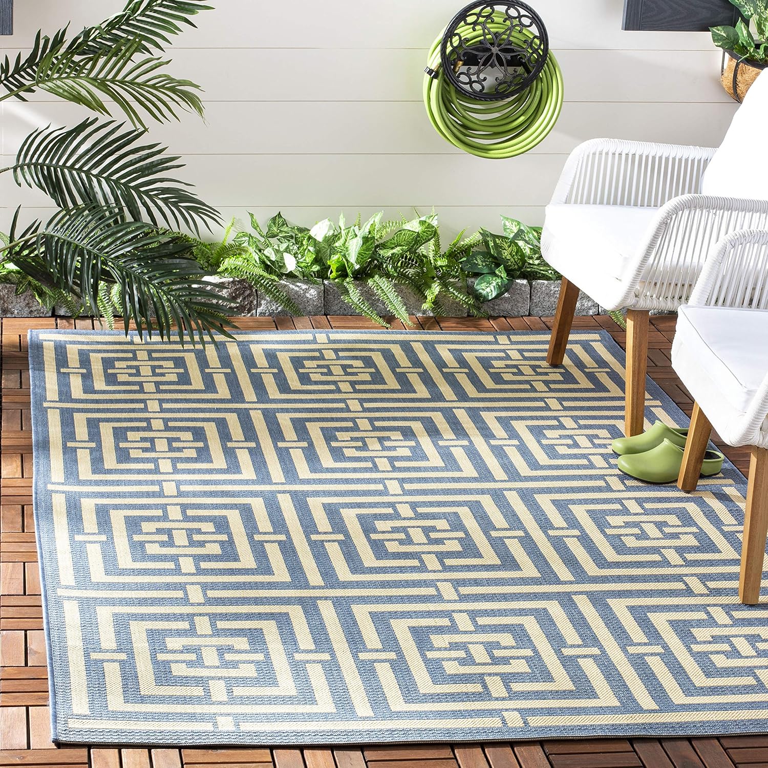 Amazon Com Safavieh Courtyard Collection Cy6937 23 Blue And Bone Indoor Outdoor Area Rug 6 7 X 9 6 Furniture Decor