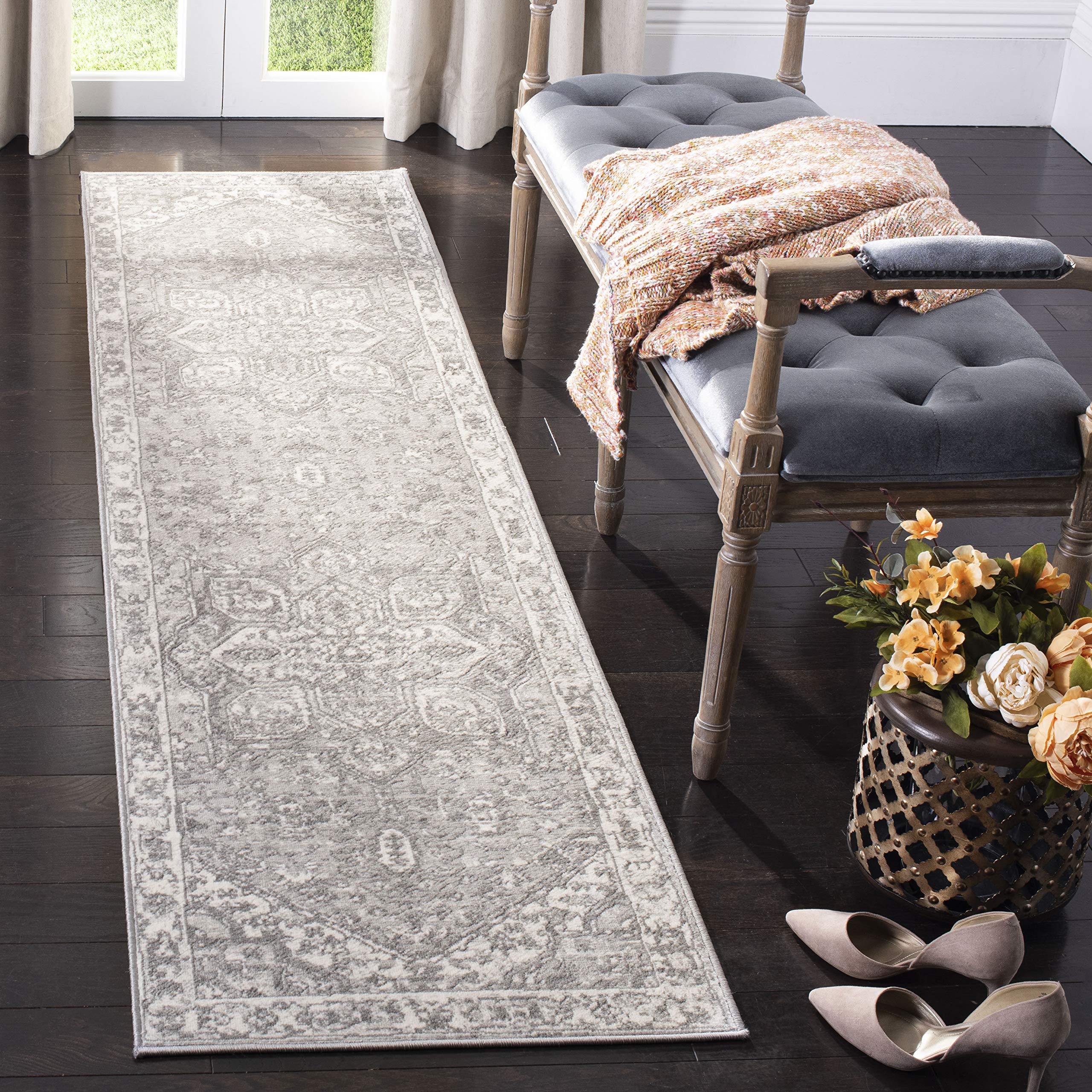 Traditional Rug for Living Room, Dining Room, Bedroom - Brentwood Collection, Short Pile, in Cream and Grey, 61 X 244 cm