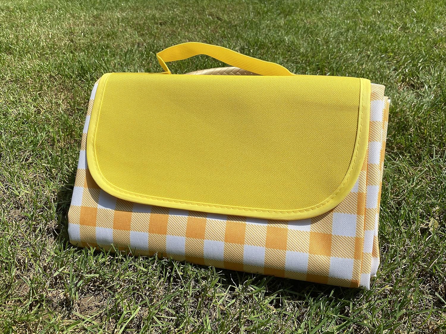 Portable Picnic Blanket, Waterproof, Sandproof and Easy to Clean Beach Mat, Classic Grid Picnic Mat, Suitable for Family Camping in Spring, Summer, Autumn and Winter, 79″×57″ (Yellow) : Garden & Outdoor