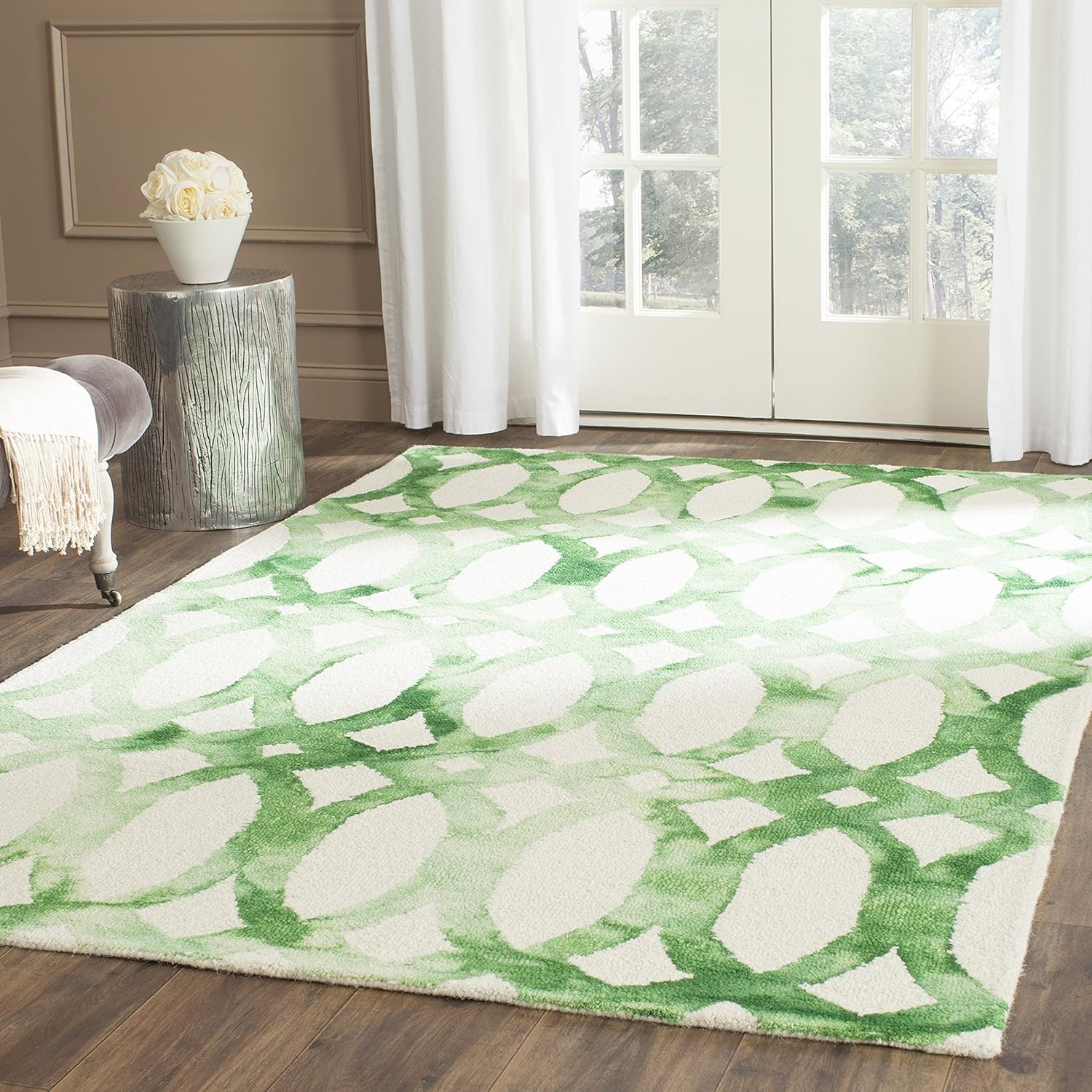 Amazon Com Safavieh Dip Dye Collection Ddy675b Handmade Geometric Watercolor Ivory And Green Wool Area Rug 8 X 10 Furniture Decor