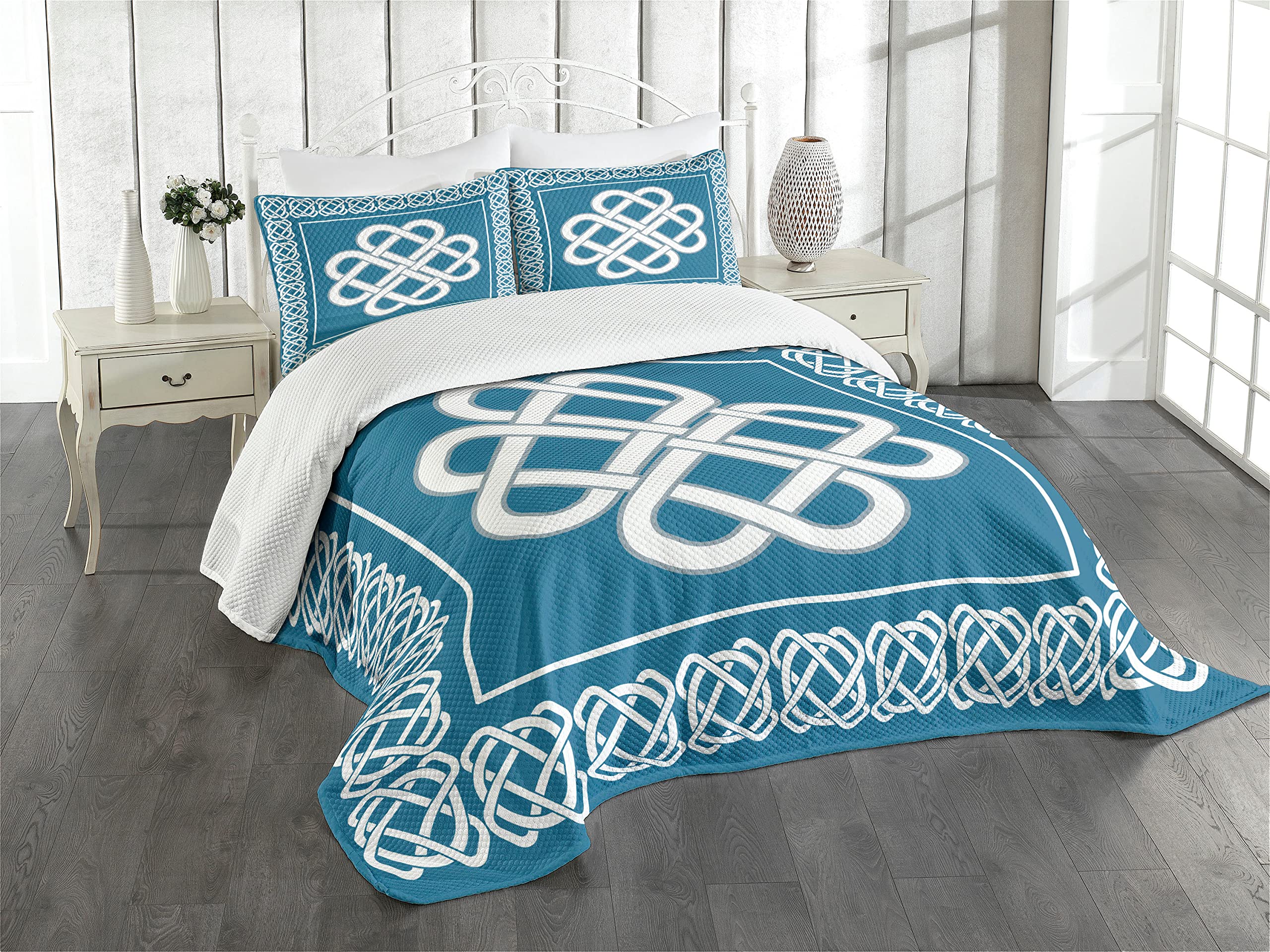 ABAKUHAUS Irish Bedspread Set, Celtic Love Knot, Decorative Quilted 2 Piece Coverlet Set with Pillow Sham, Aqua White
