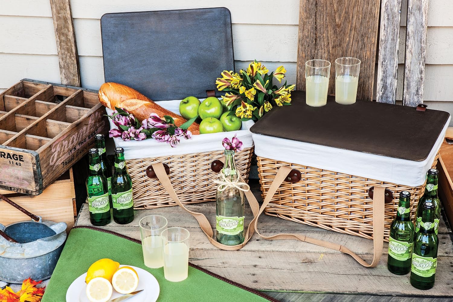 Picnic Time Canasta Picnic Basket, Grande: Kitchen & Dining