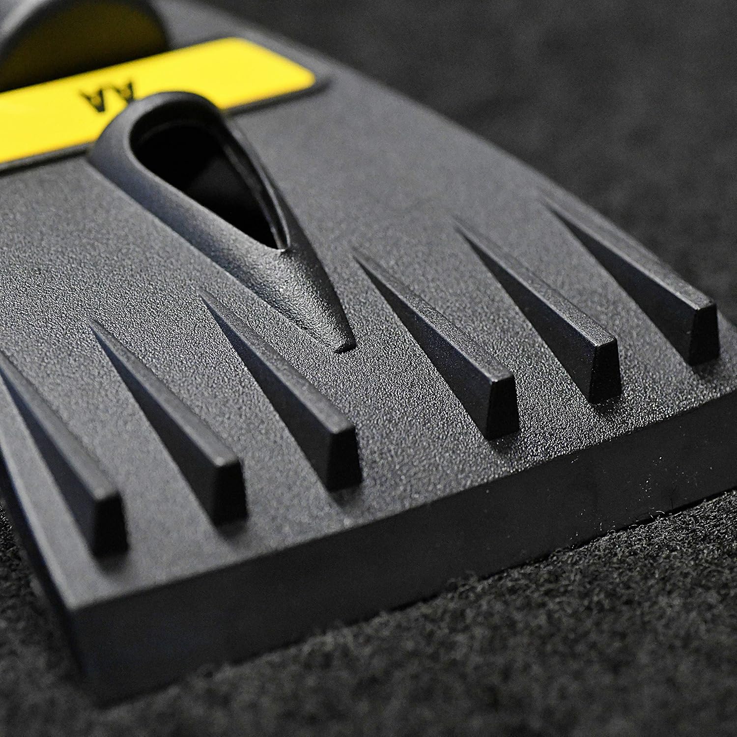 AA Car Essentials AA1418 Ice Scraper - Image 3